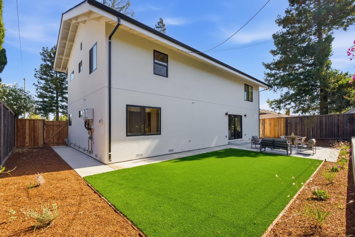 2422 Adonis WAY