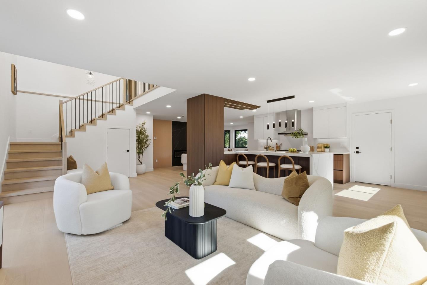 2422 Adonis WAY