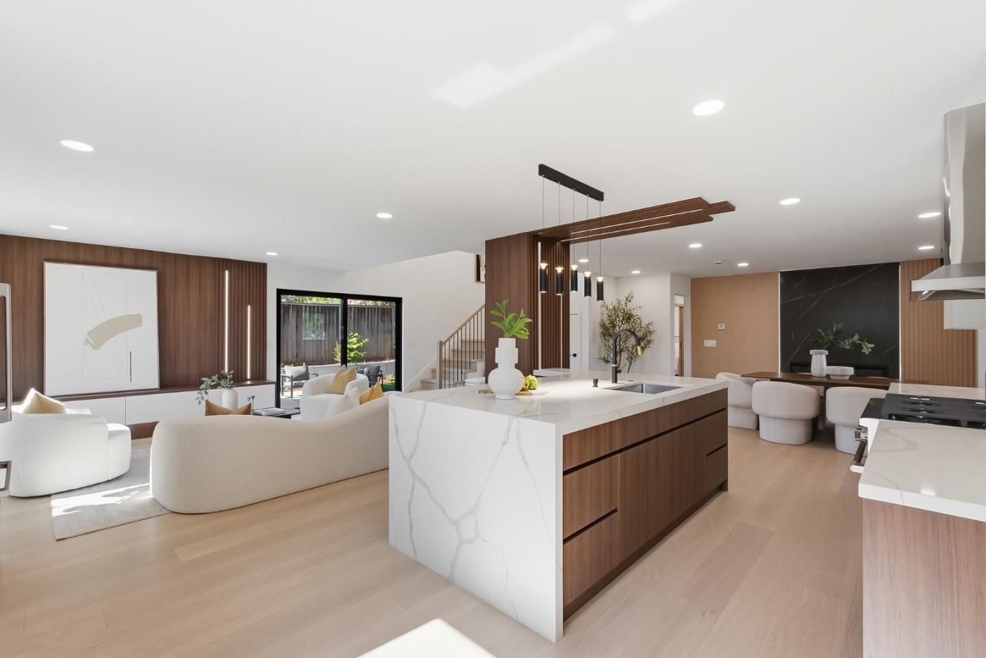 2422 Adonis WAY