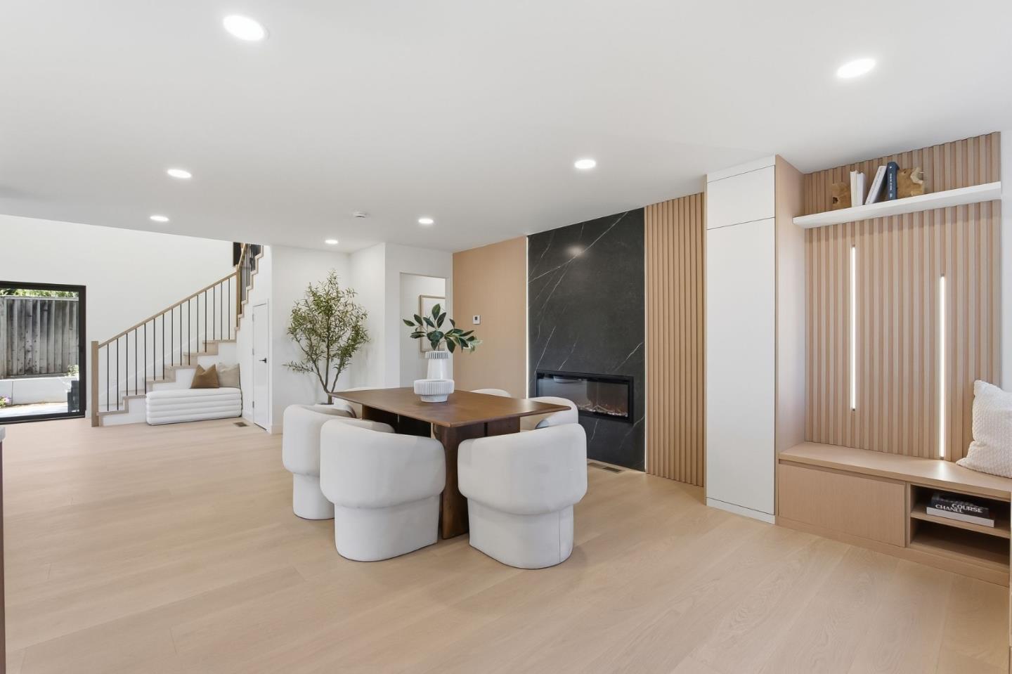2422 Adonis WAY
