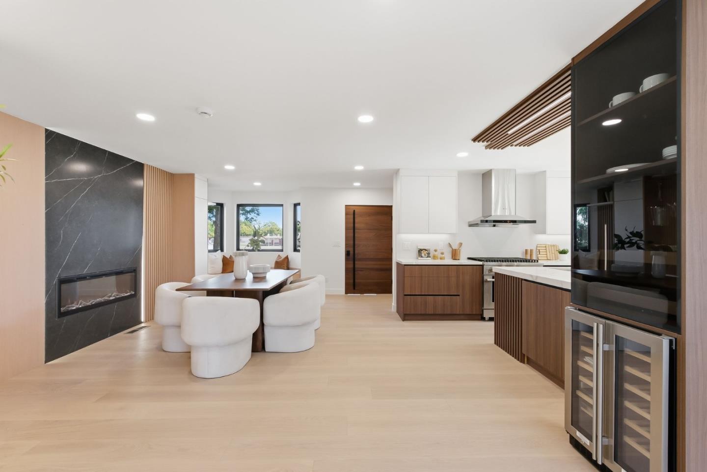 2422 Adonis WAY