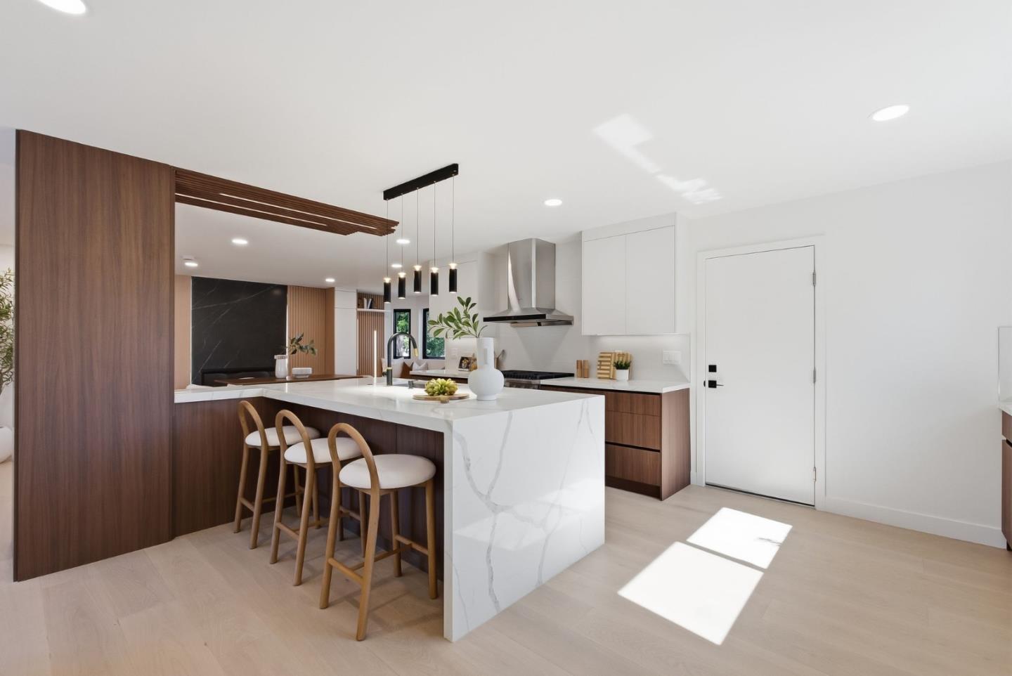 2422 Adonis WAY