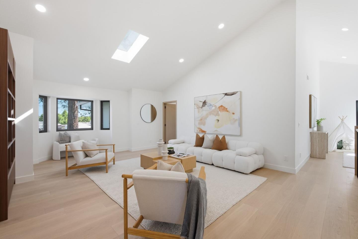 2422 Adonis WAY