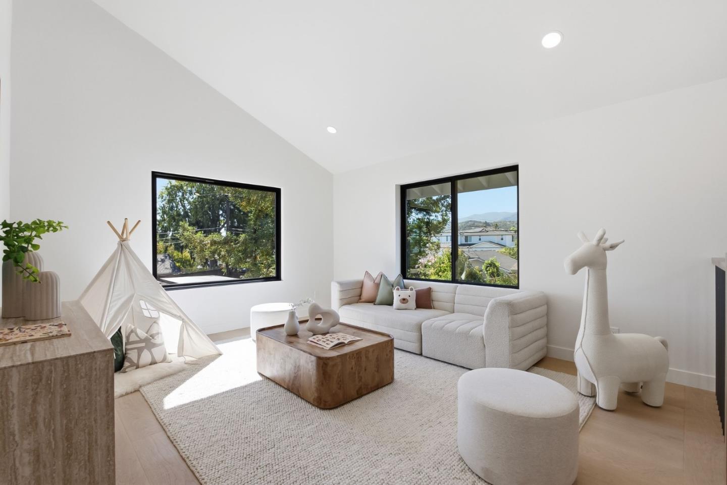 2422 Adonis WAY