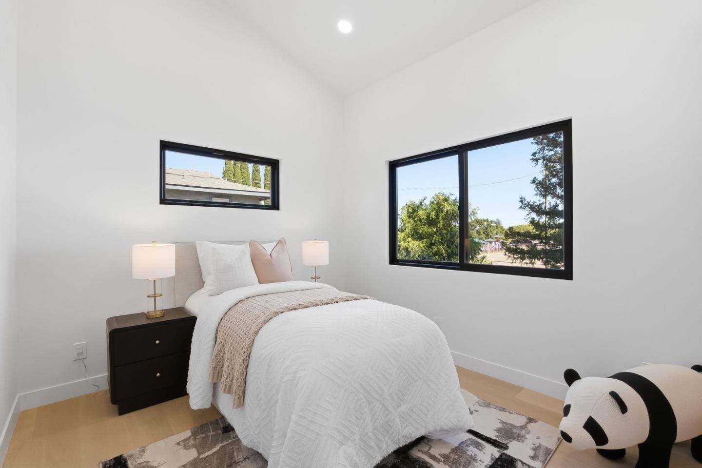 2422 Adonis WAY