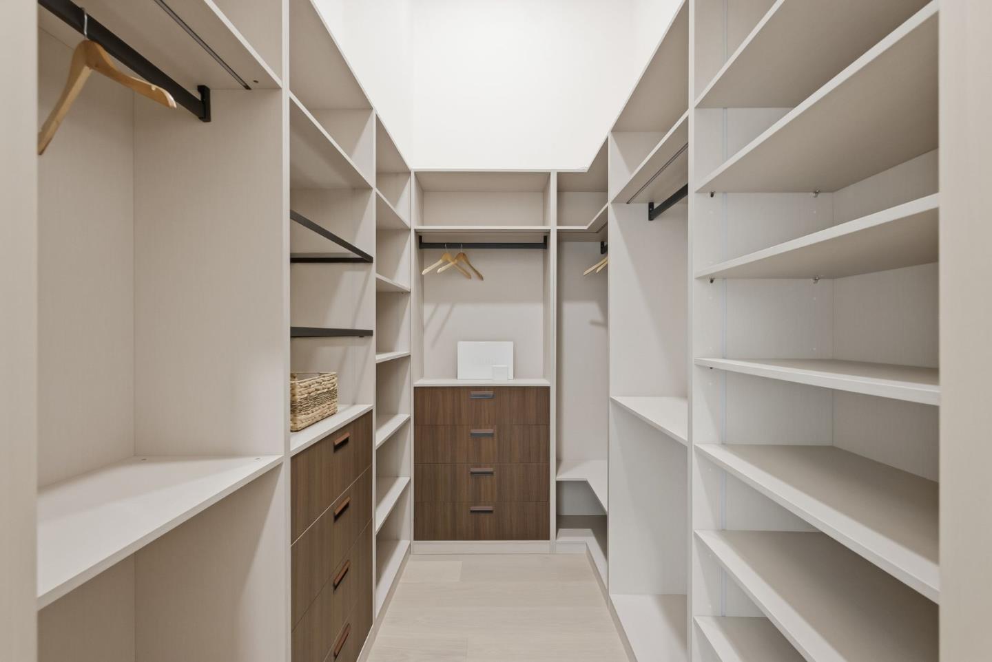 2422 Adonis WAY