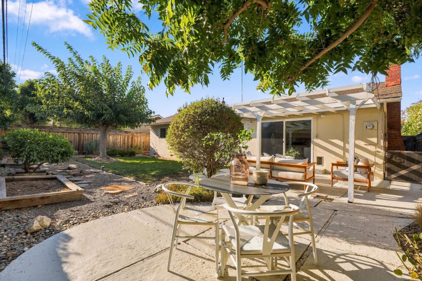 1470 Hauck DR