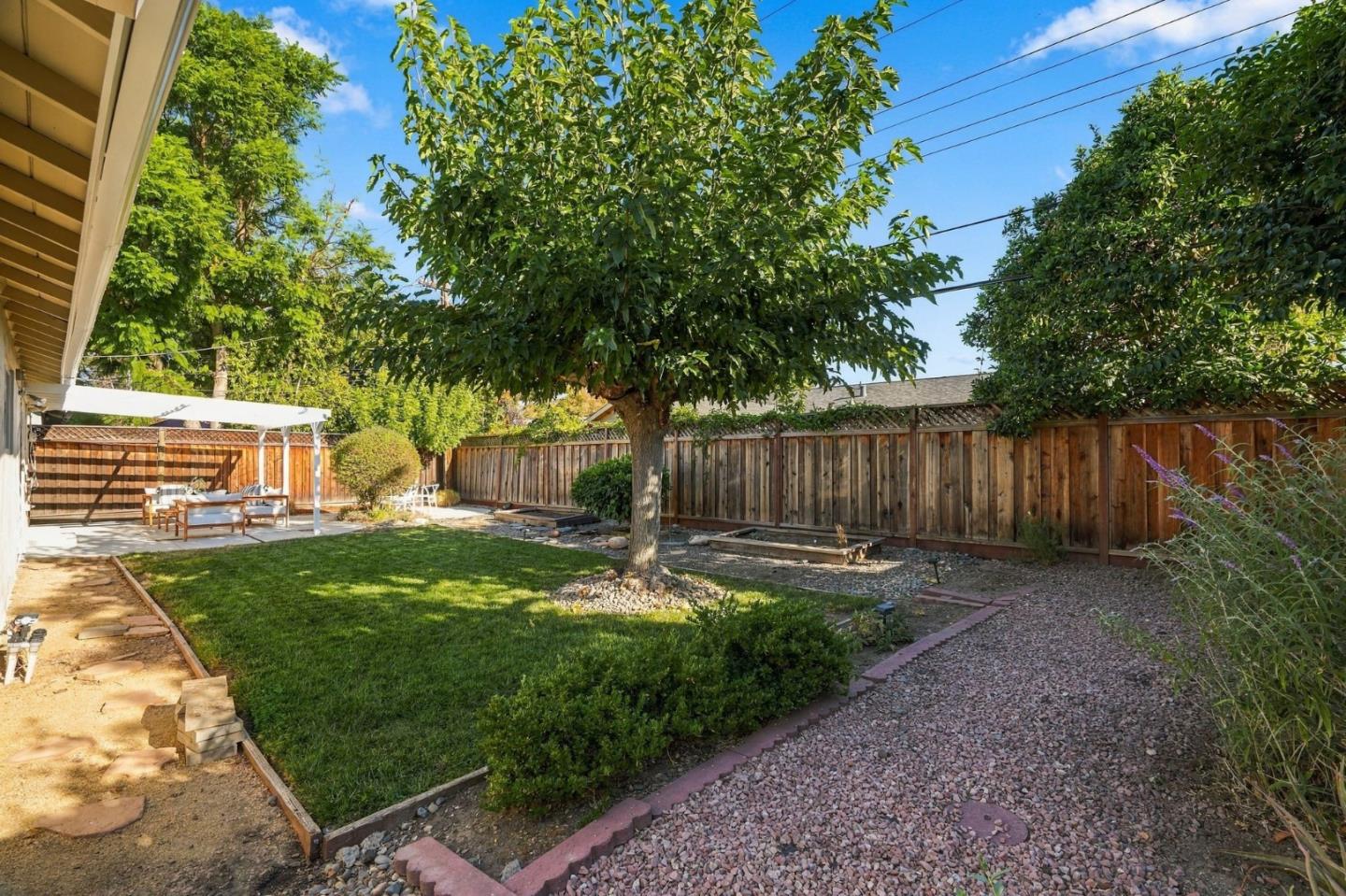 1470 Hauck DR