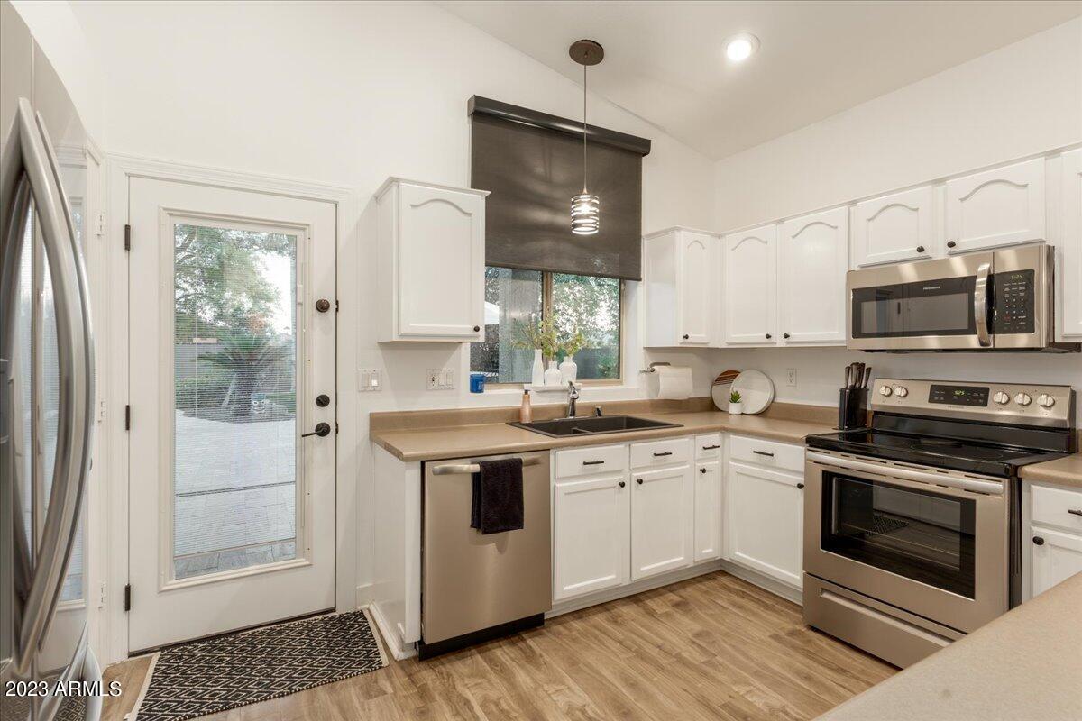 4053 W HACKAMORE Drive