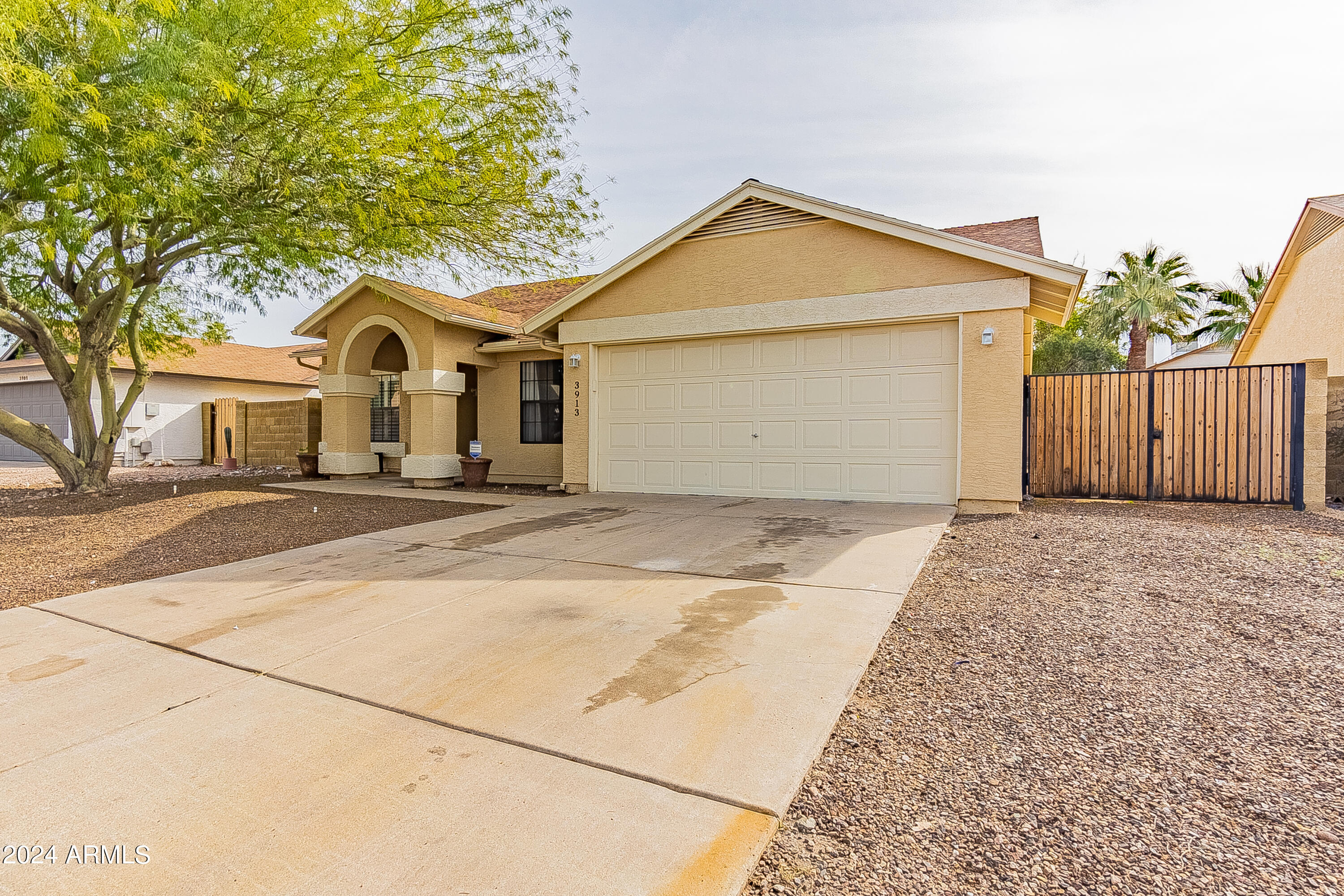 3913 W CALLE LEJOS