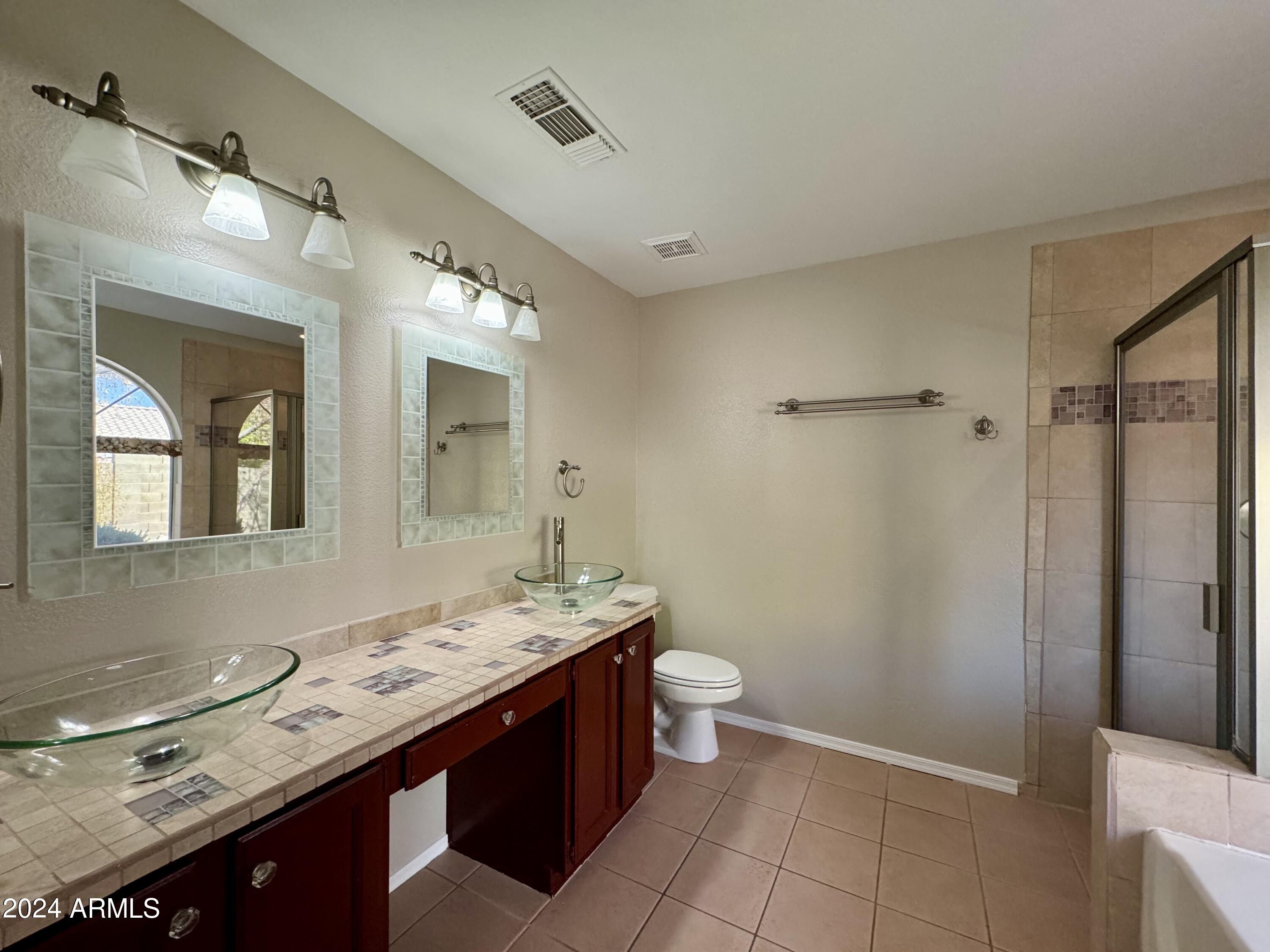 3228 N PINNULE