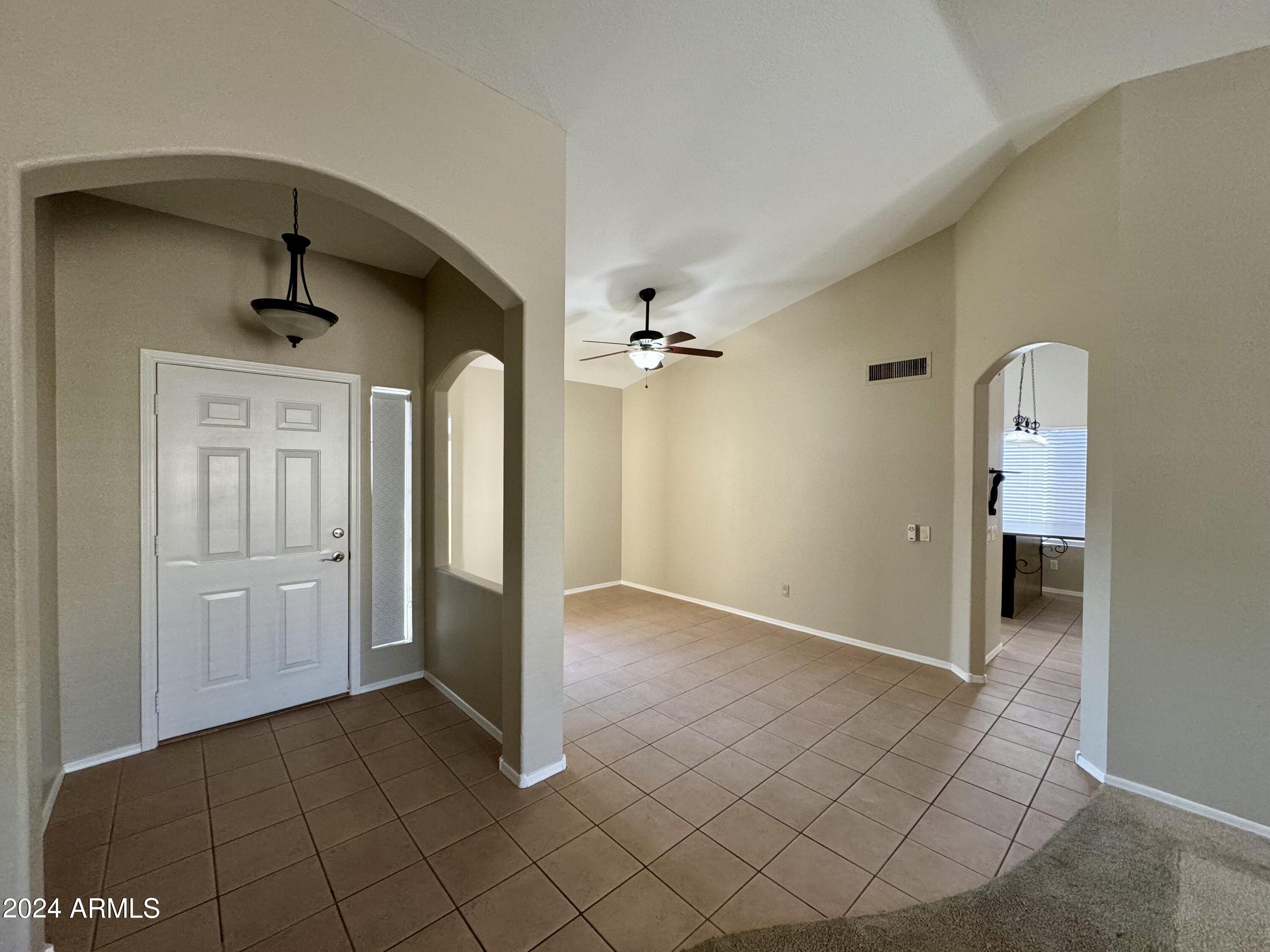3228 N PINNULE