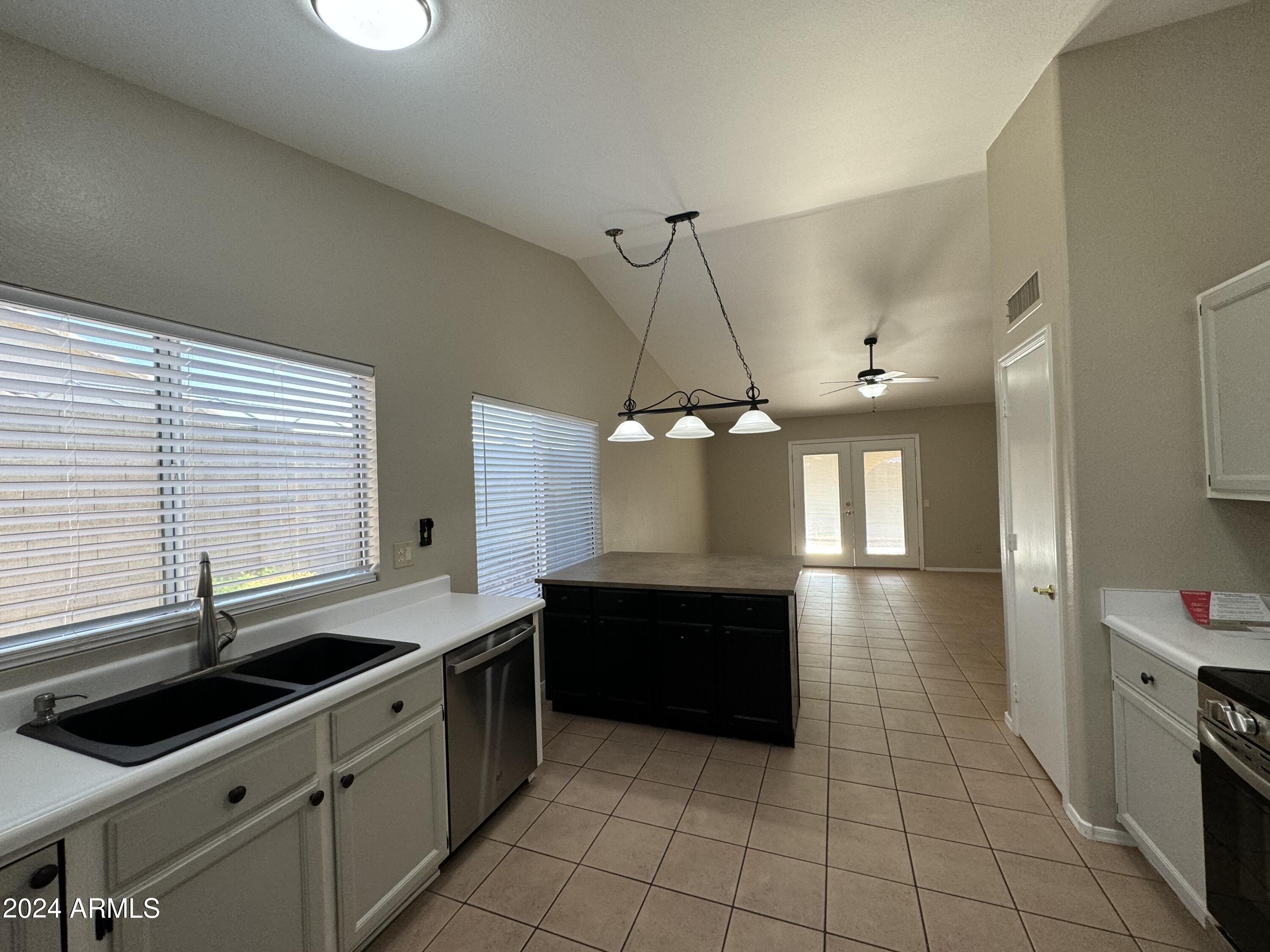 3228 N PINNULE