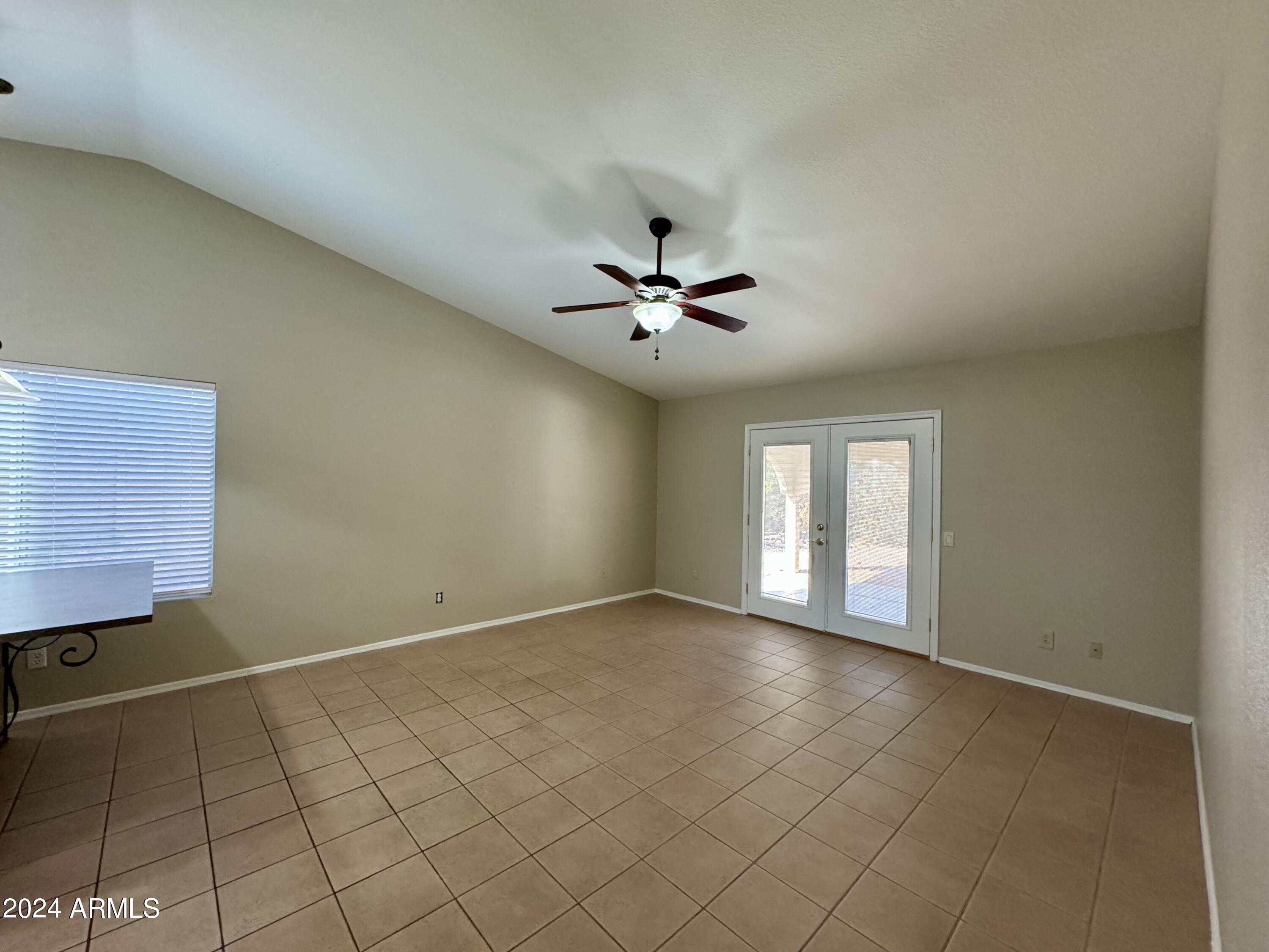 3228 N PINNULE