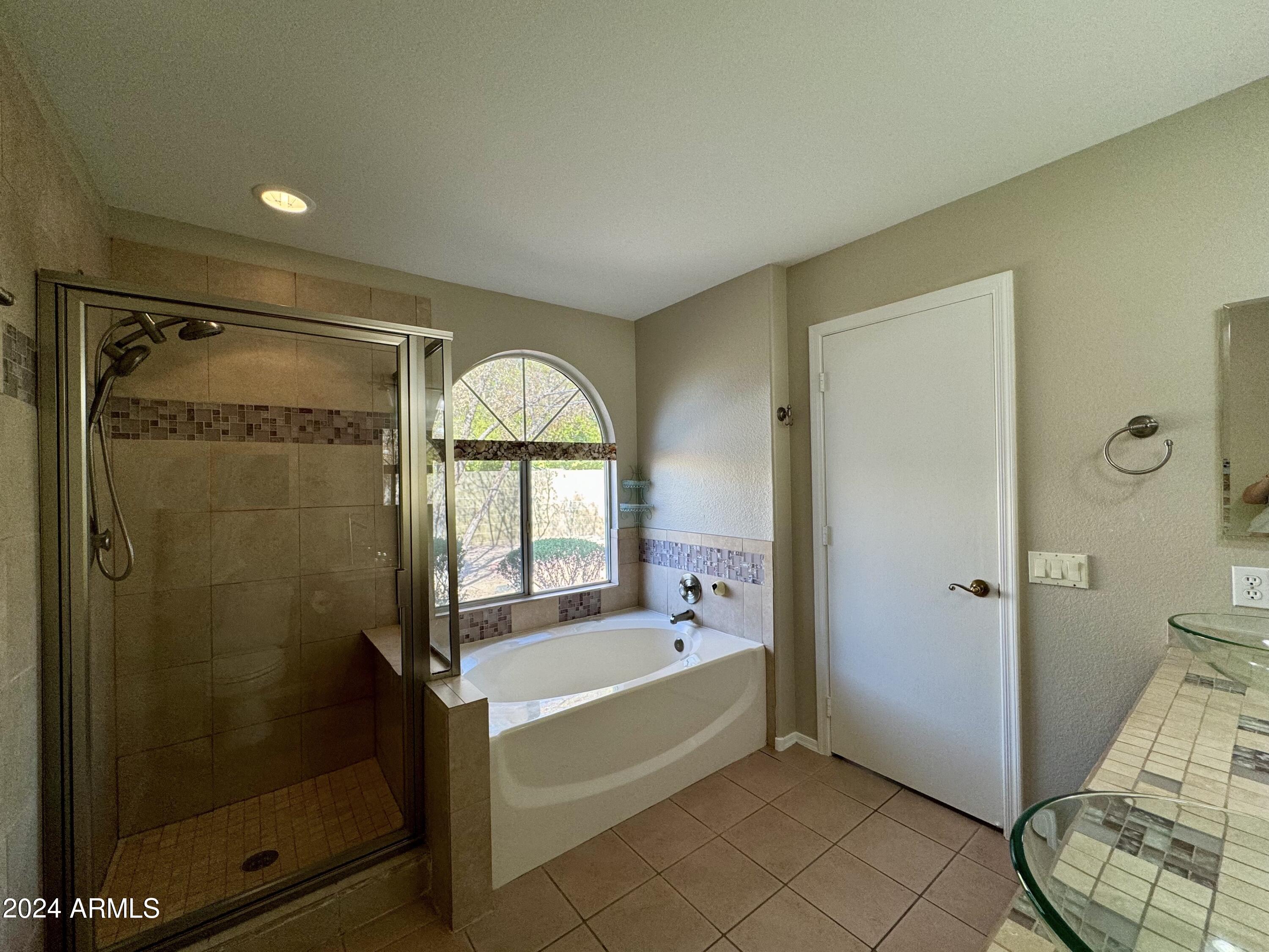 3228 N PINNULE