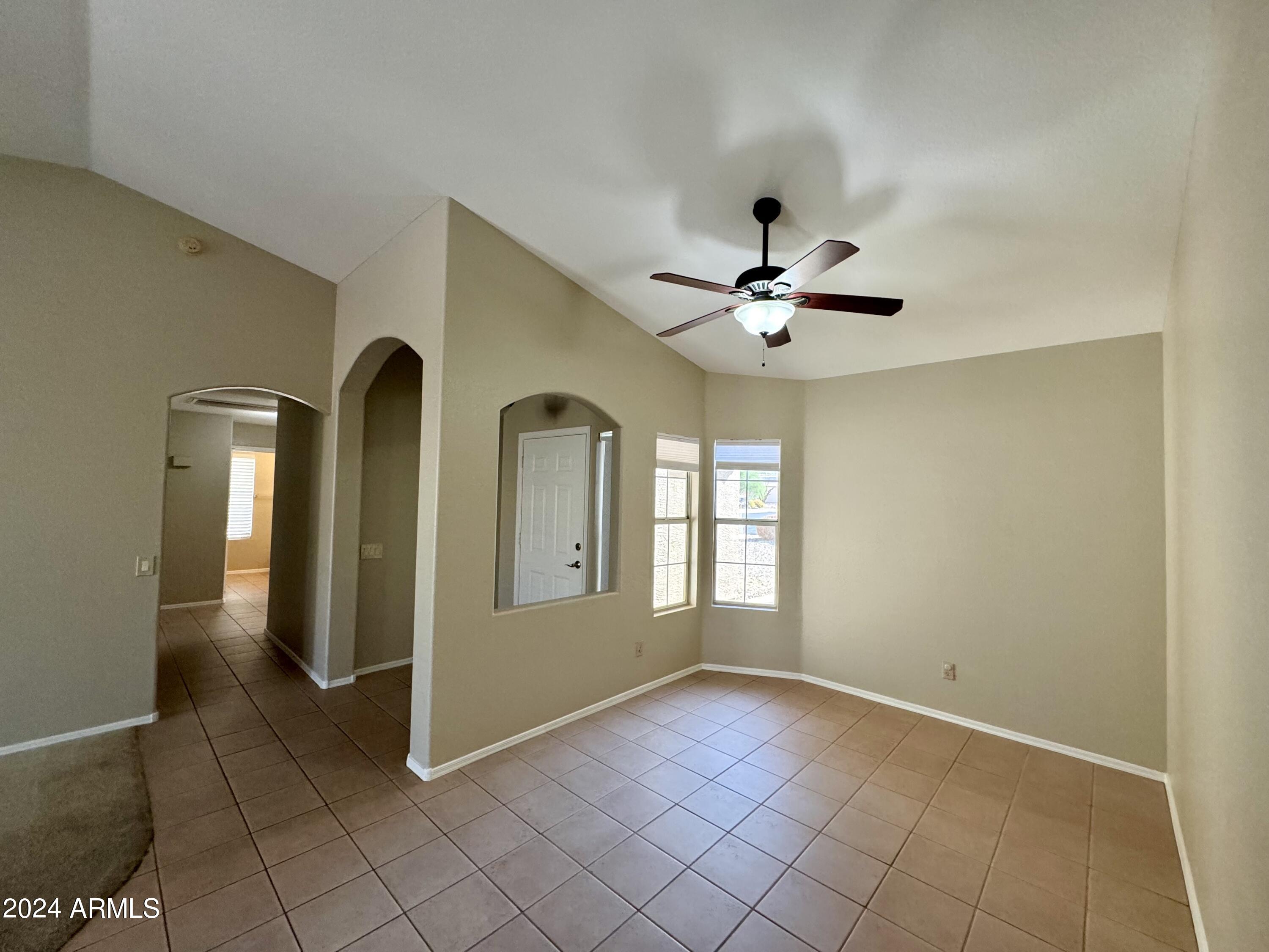 3228 N PINNULE