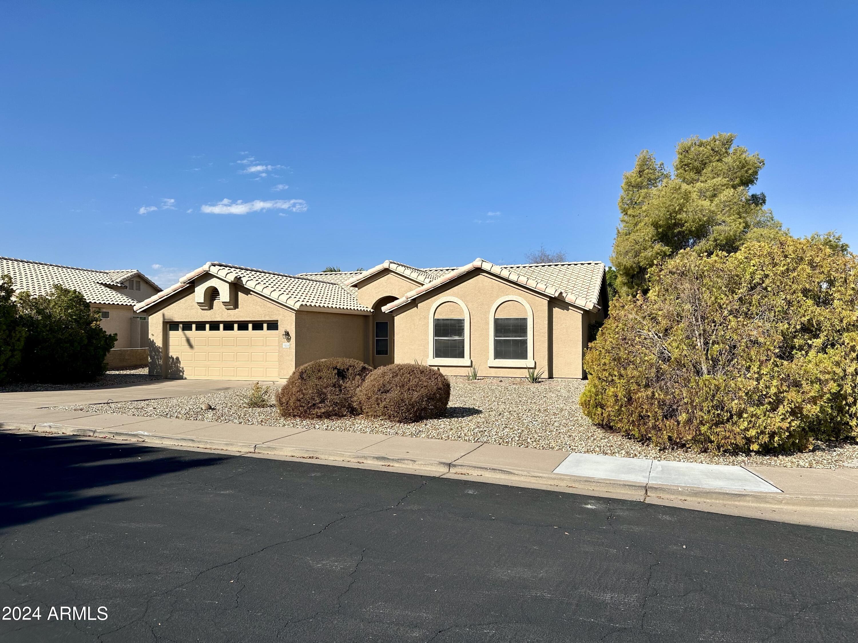 3228 N PINNULE