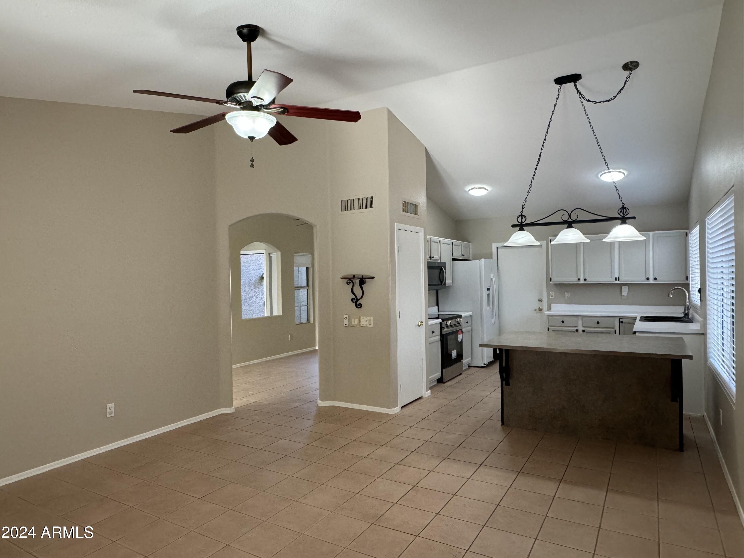 3228 N PINNULE
