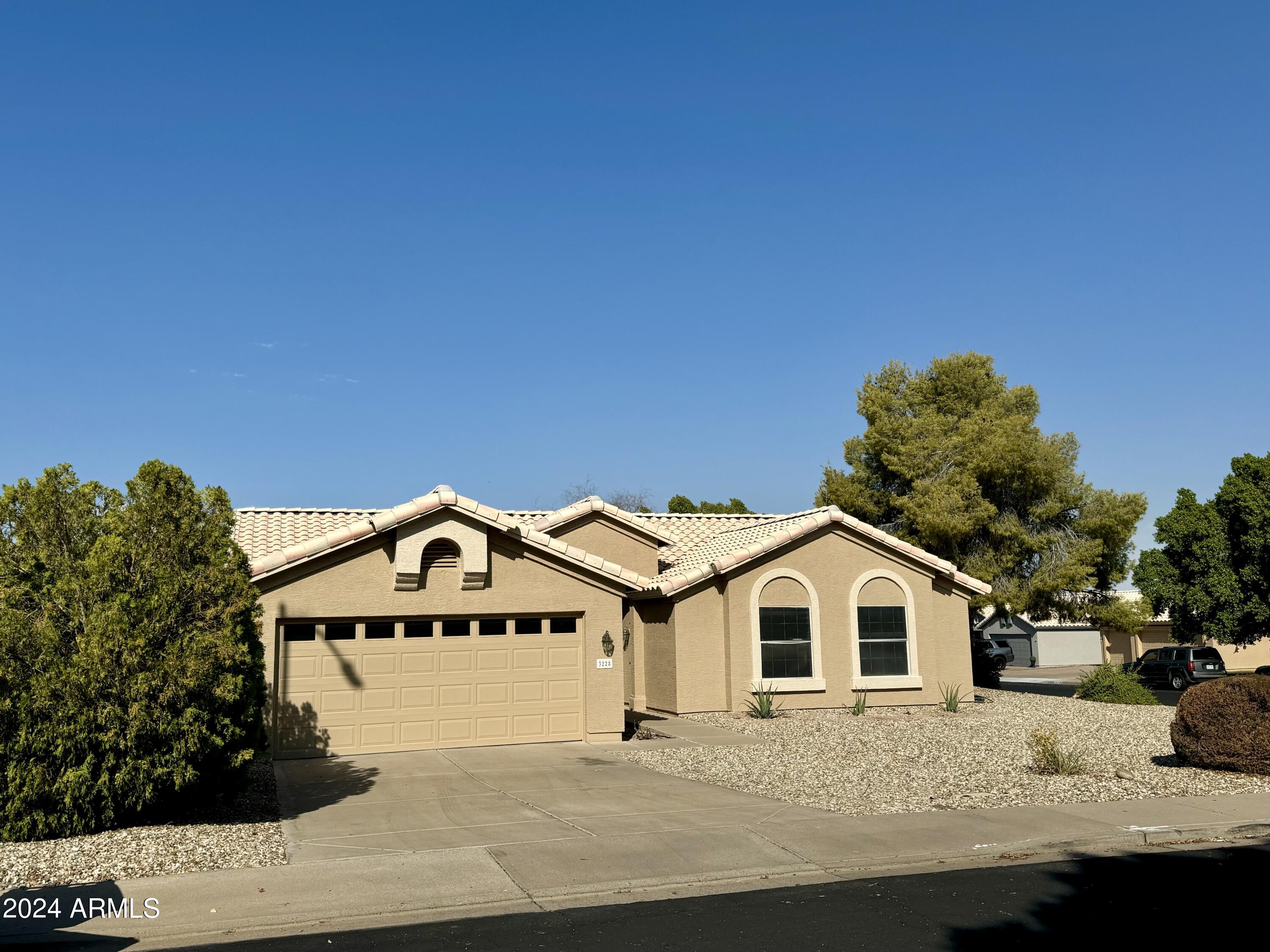3228 N PINNULE