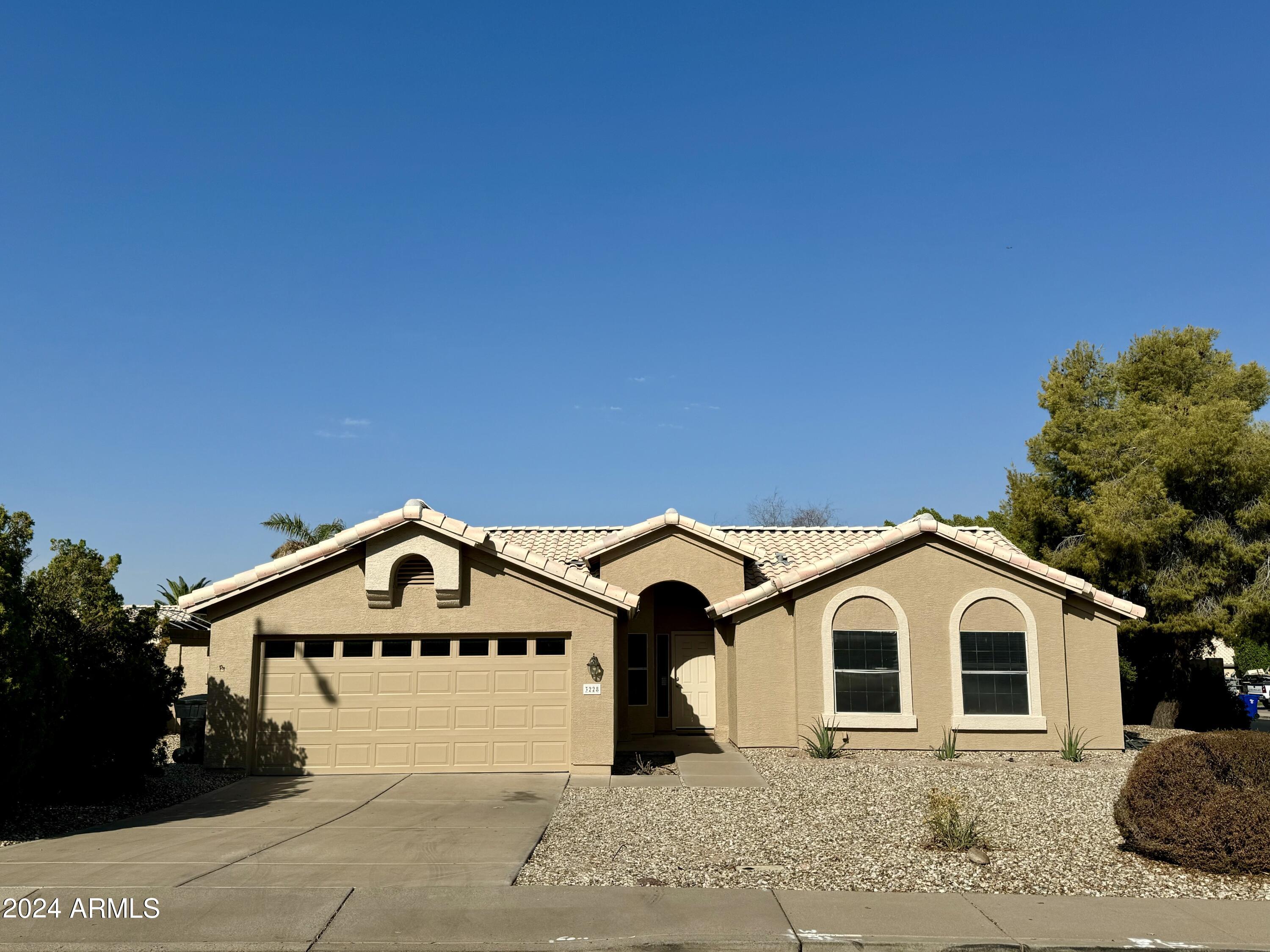 3228 N PINNULE