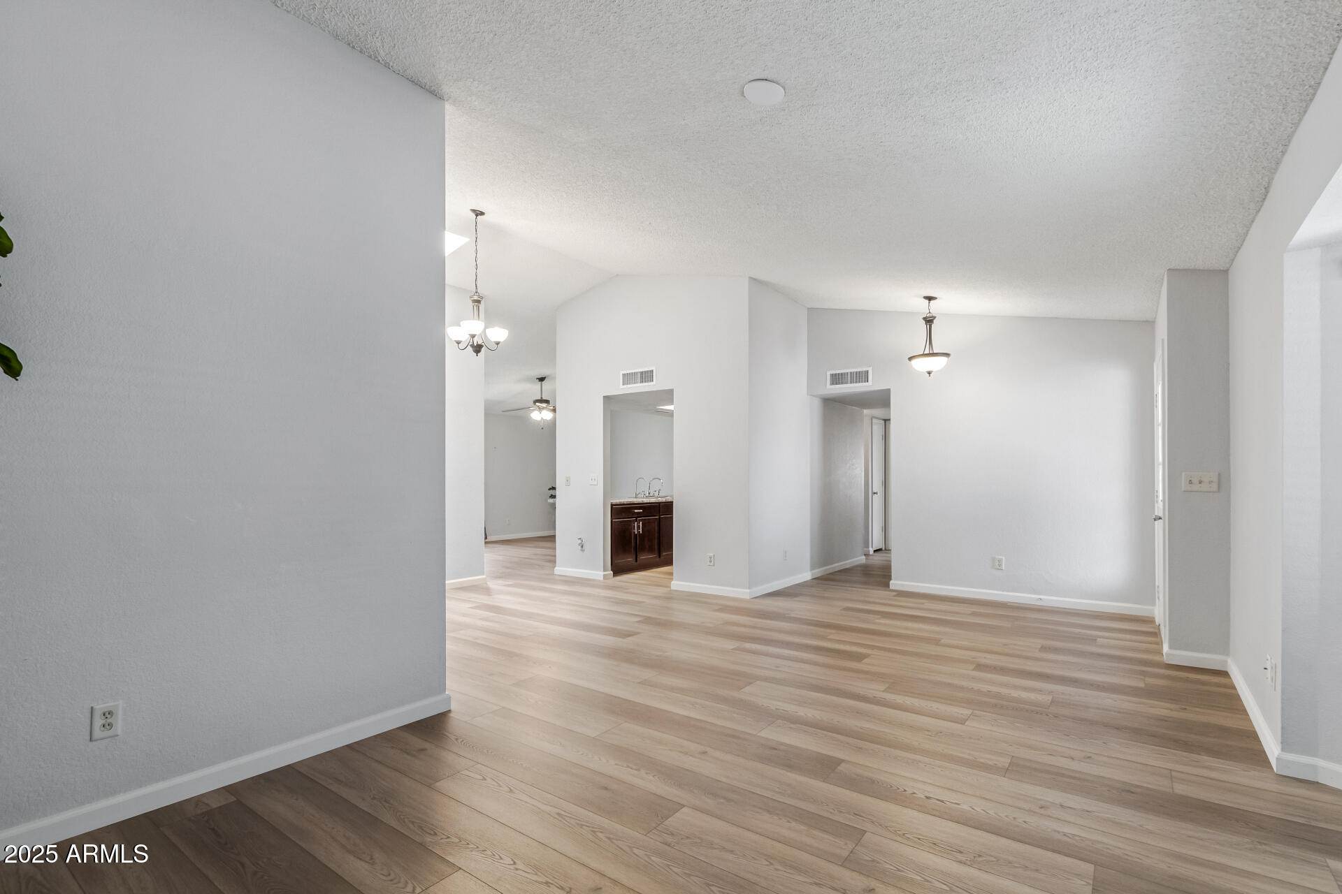 6413 W MONTE CRISTO Avenue