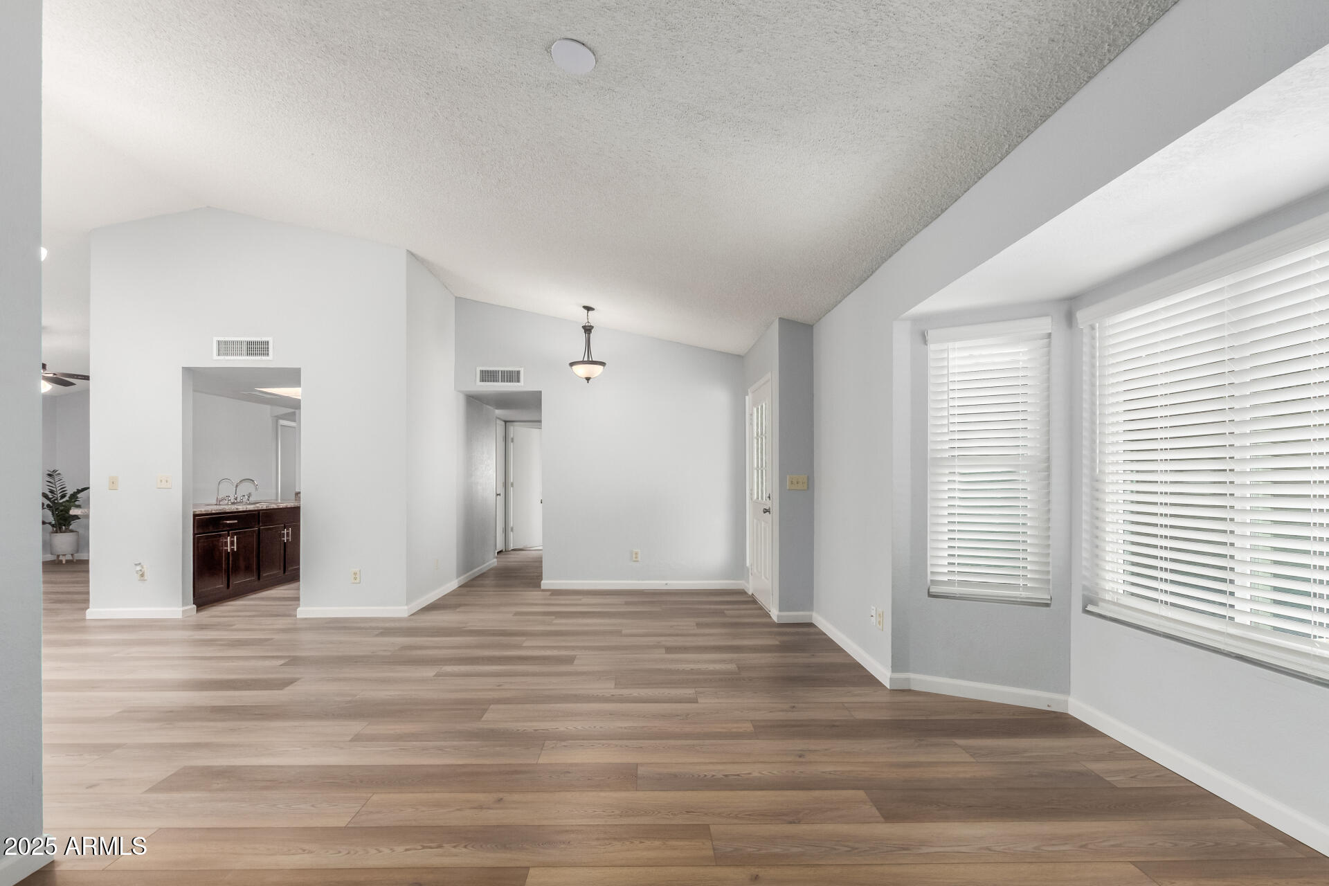 6413 W MONTE CRISTO Avenue