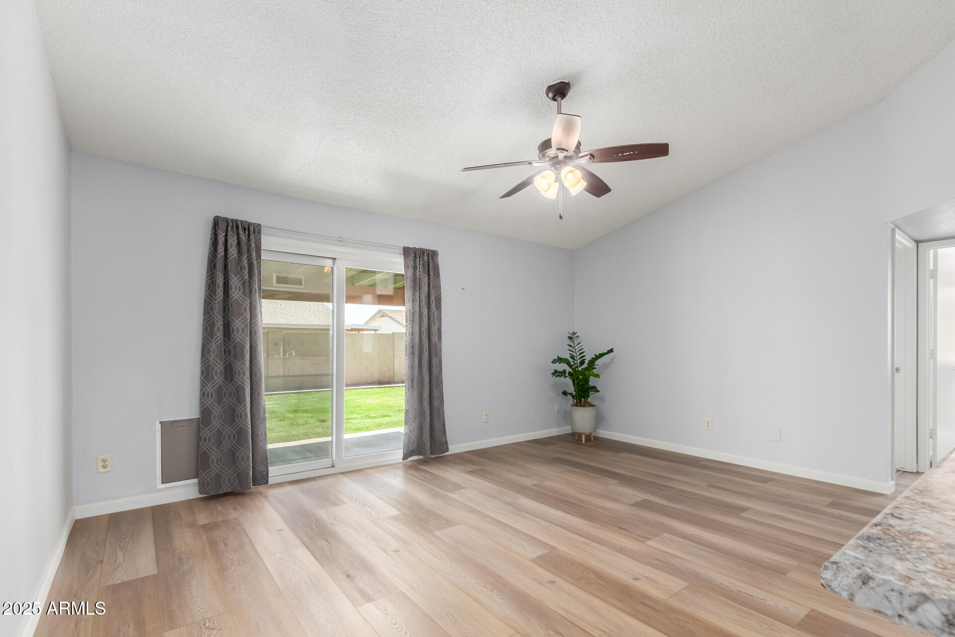 6413 W MONTE CRISTO Avenue