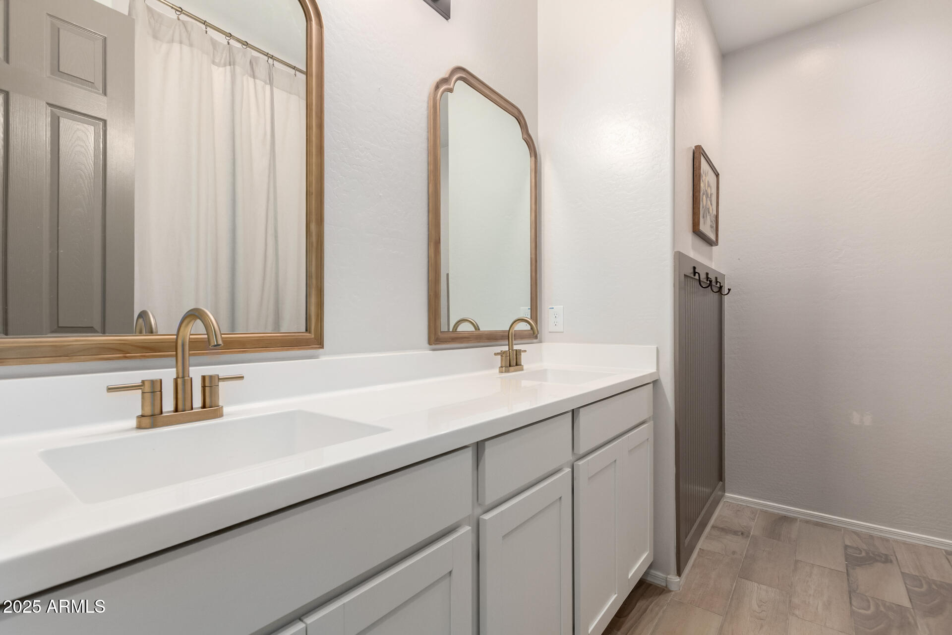 26026 N THORNHILL Drive