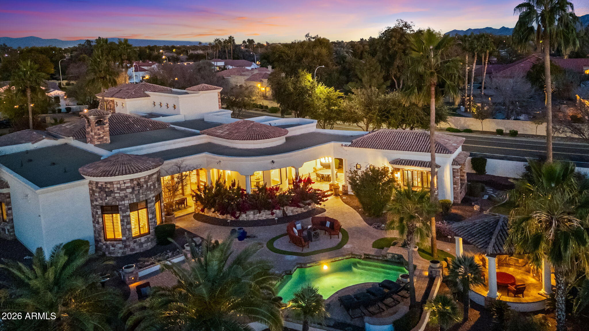 2527 E BEECHNUT Court