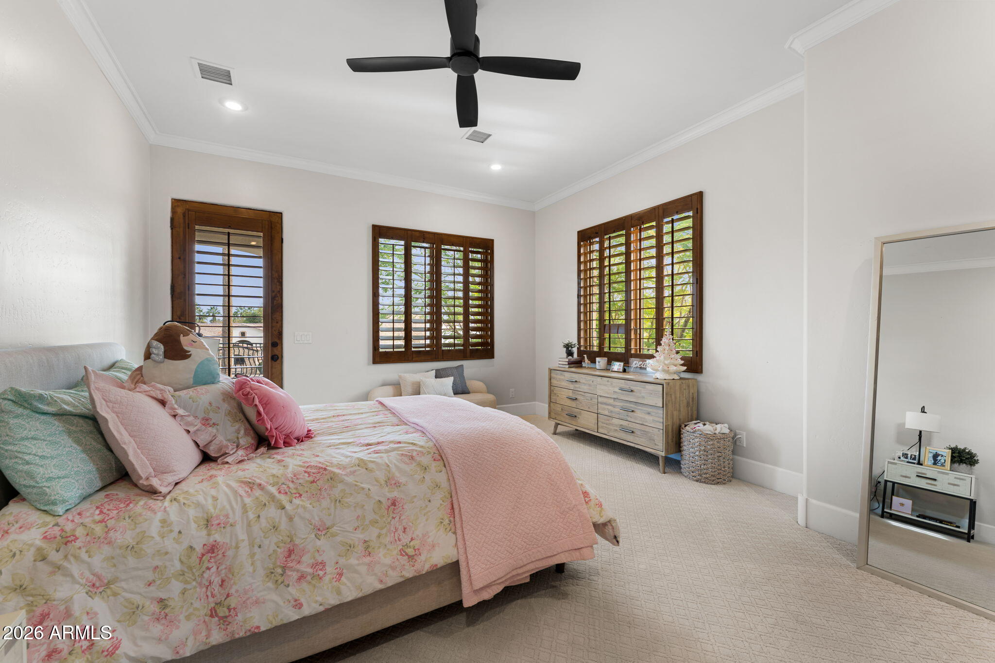 2527 E BEECHNUT Court