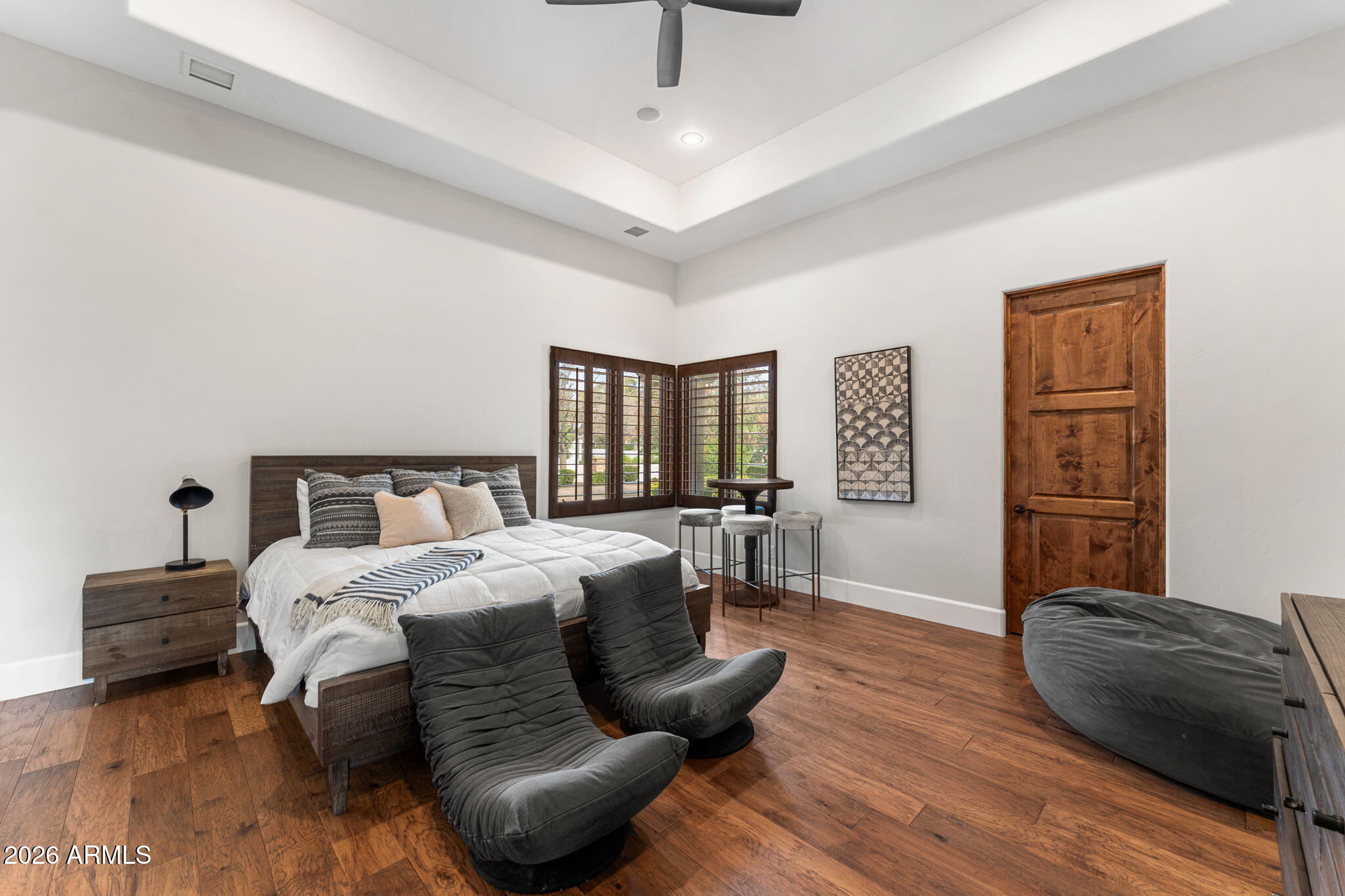 2527 E BEECHNUT Court