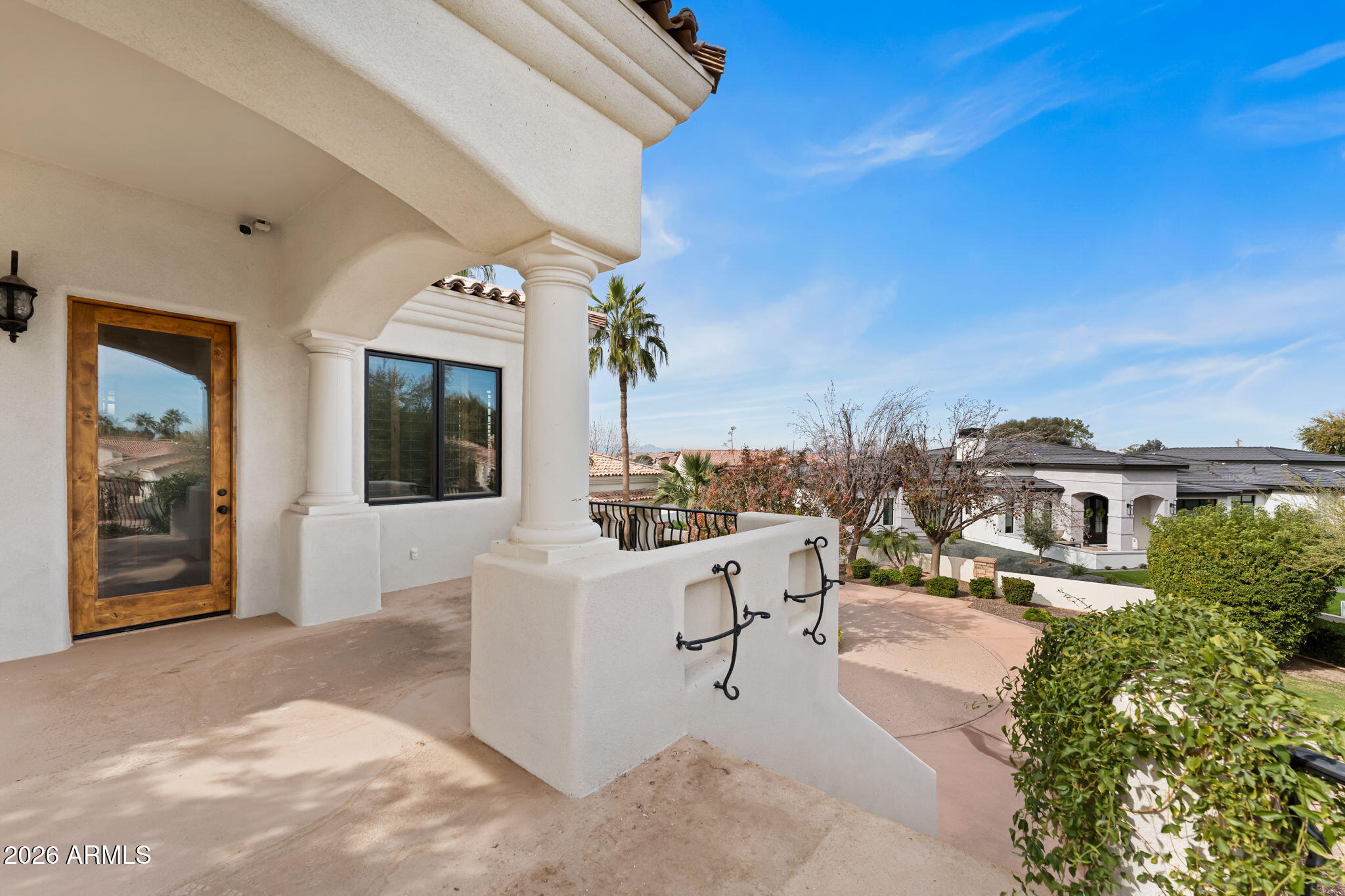 2527 E BEECHNUT Court