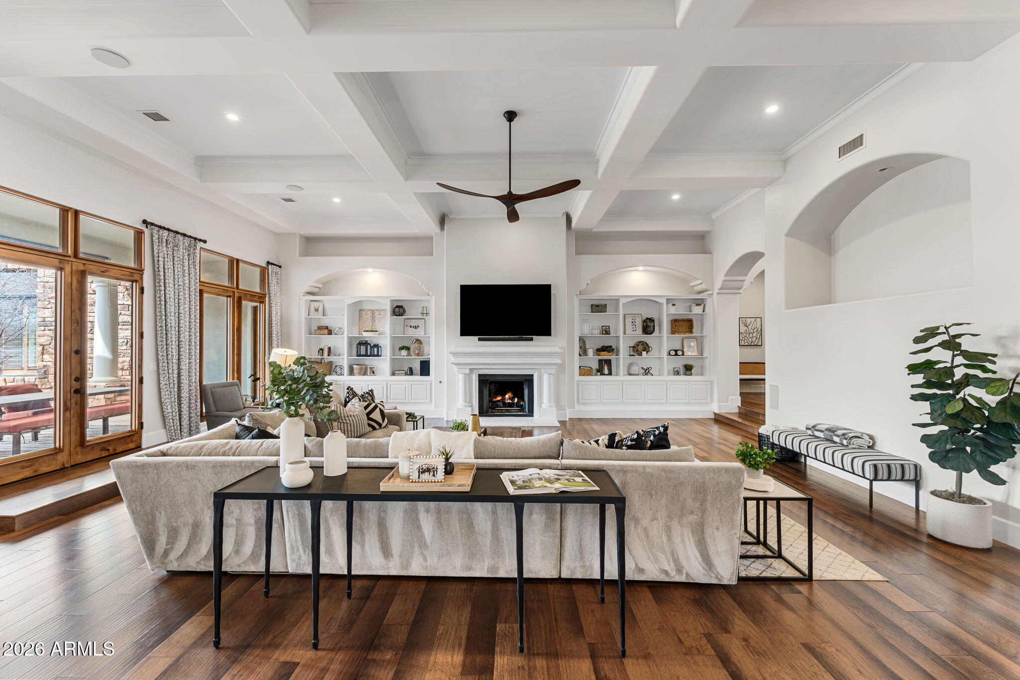 2527 E BEECHNUT Court