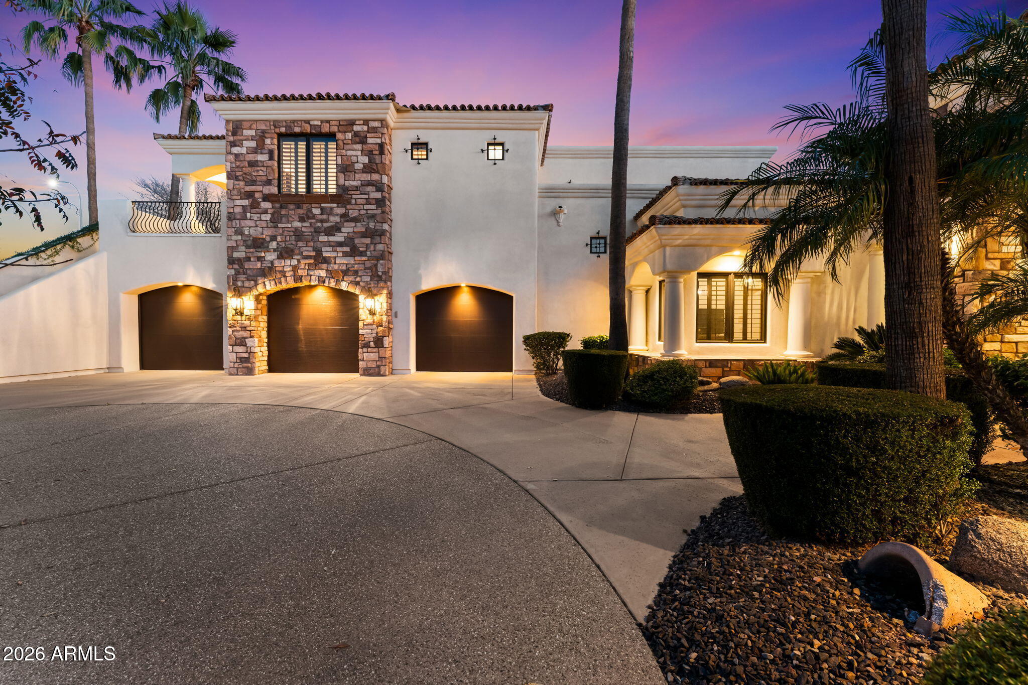 2527 E BEECHNUT Court