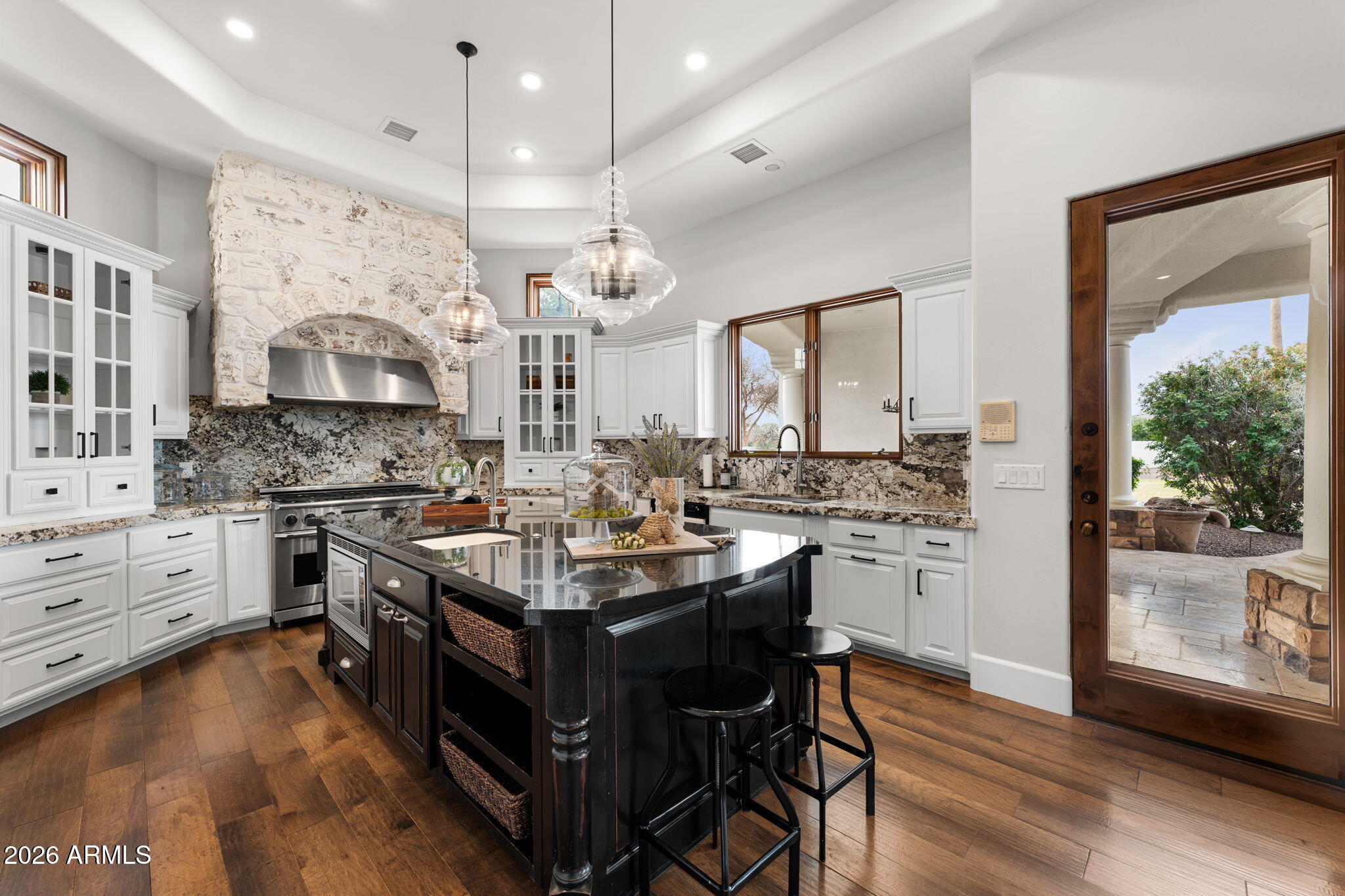 2527 E BEECHNUT Court