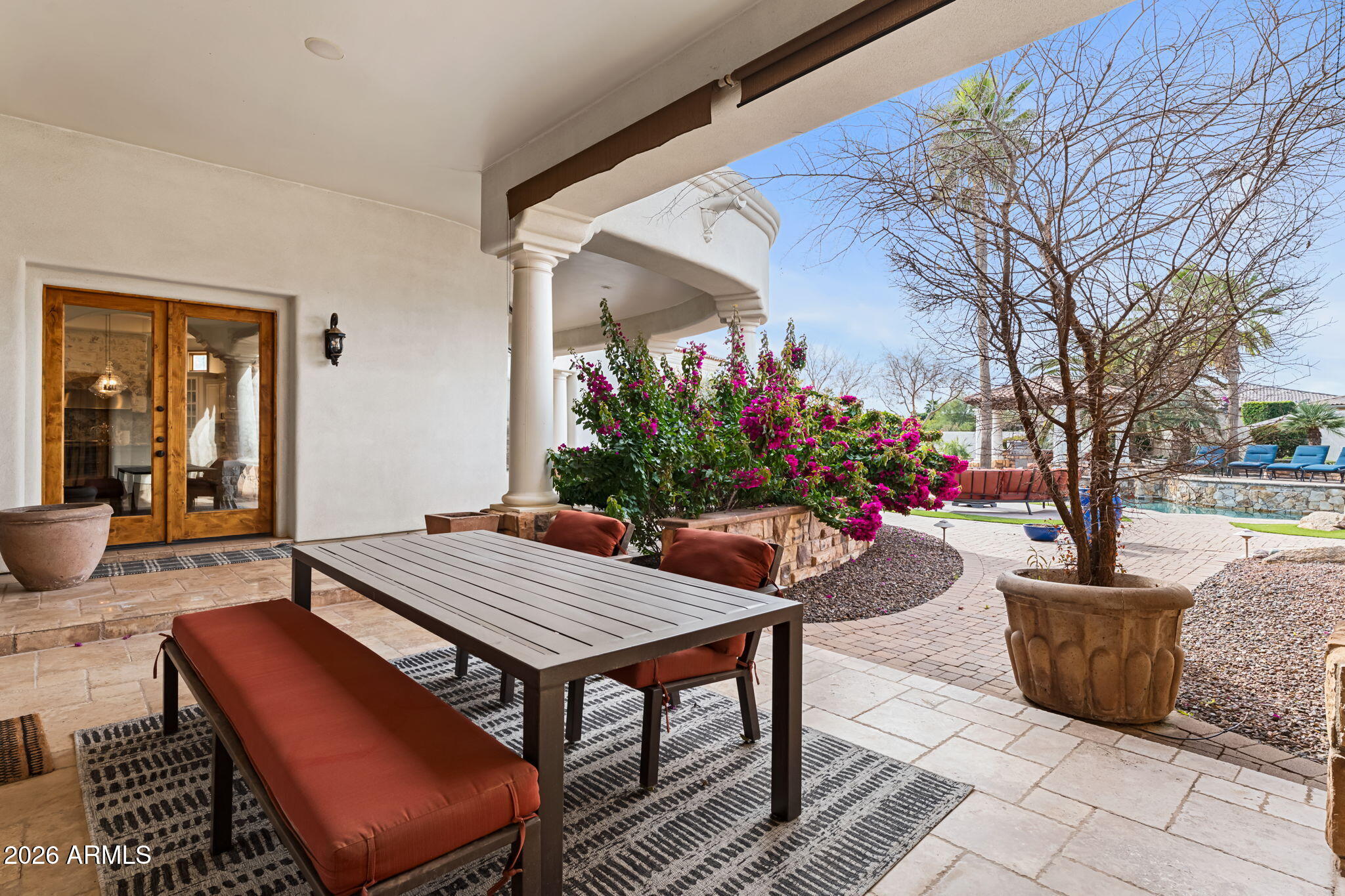 2527 E BEECHNUT Court