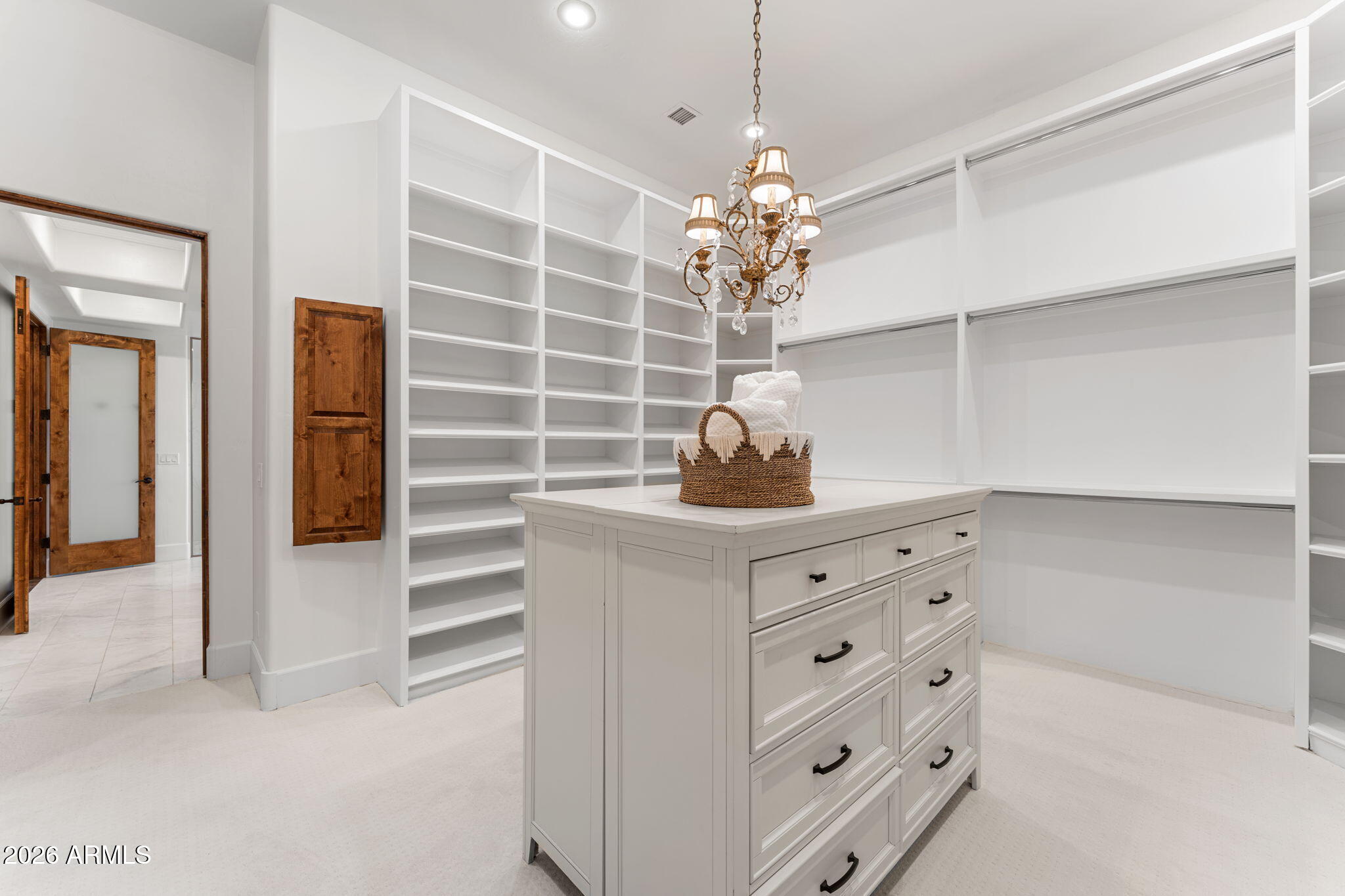 2527 E BEECHNUT Court