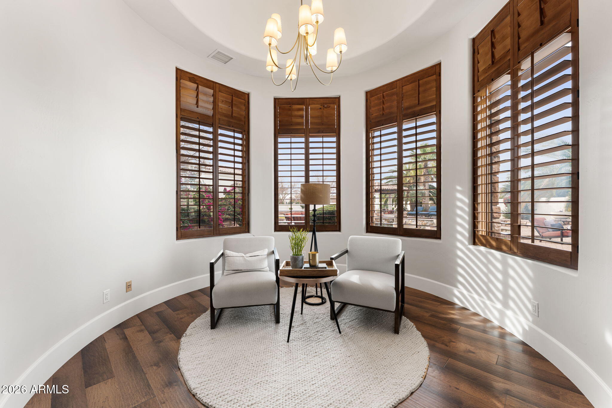 2527 E BEECHNUT Court