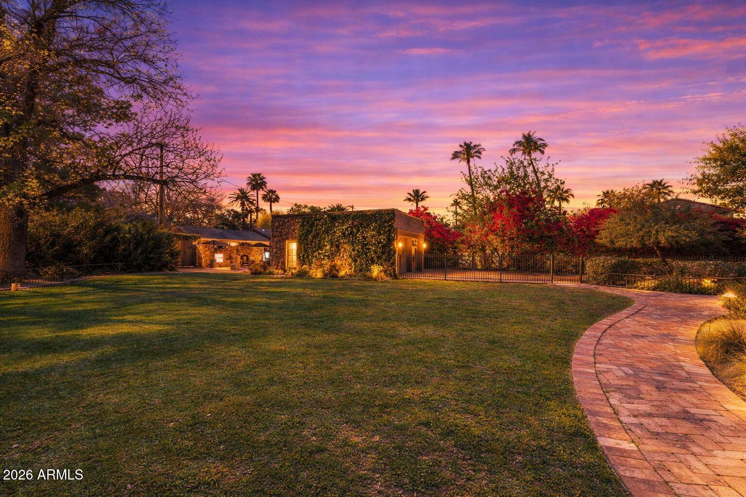 1015 W ENCANTO Boulevard