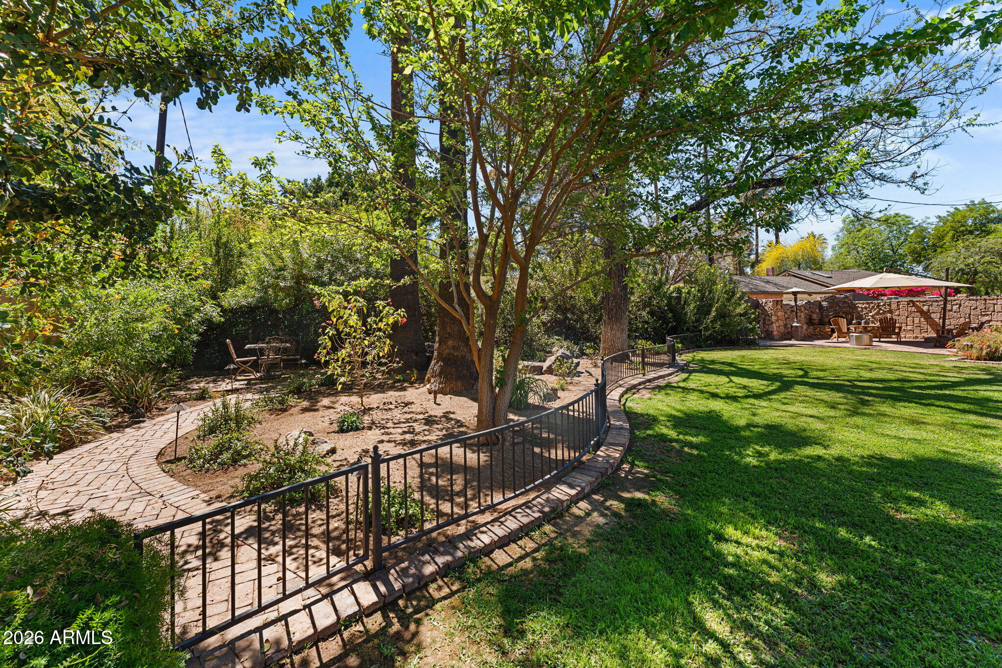 1015 W ENCANTO Boulevard