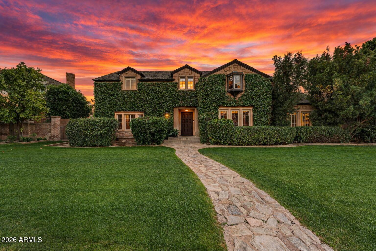 1015 W ENCANTO Boulevard