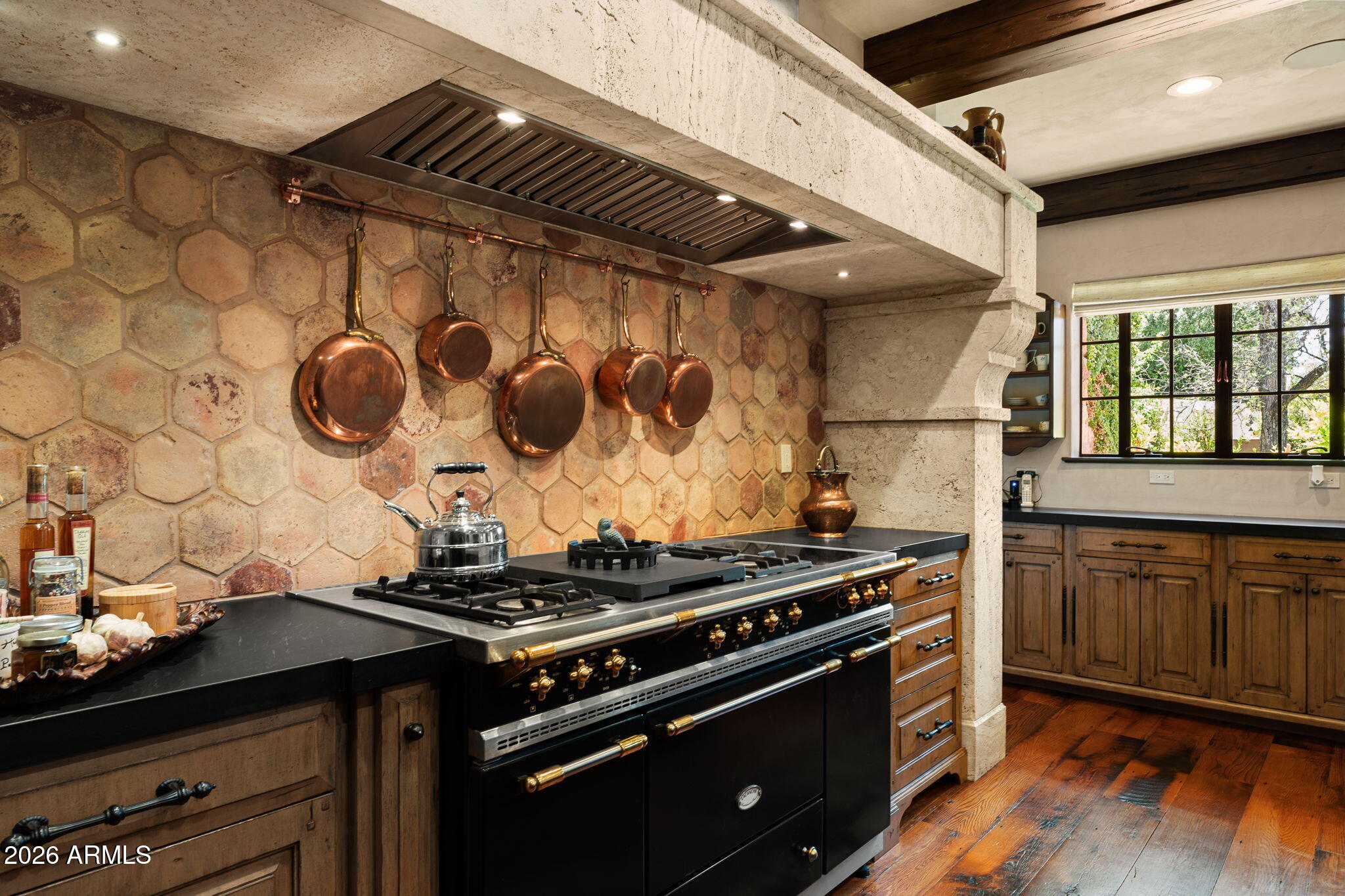 1015 W ENCANTO Boulevard