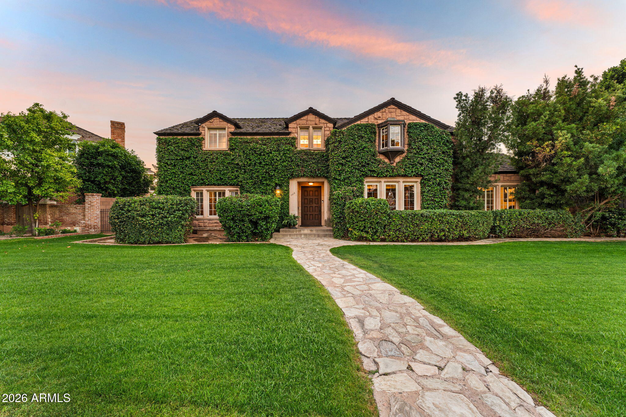 1015 W ENCANTO Boulevard