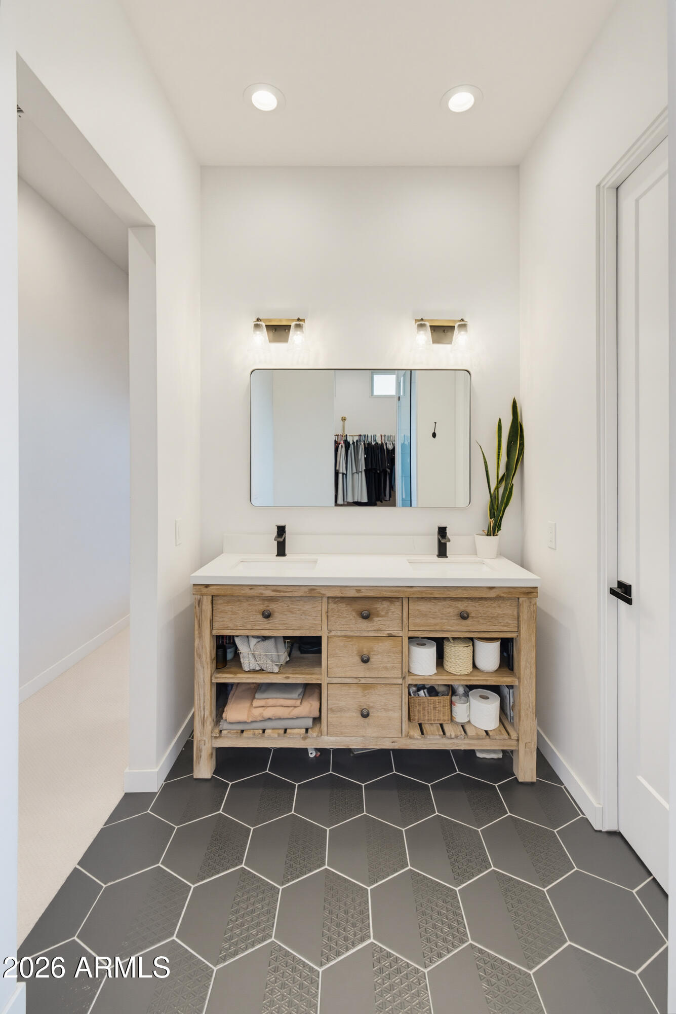 235 W ROCK VIEW Road