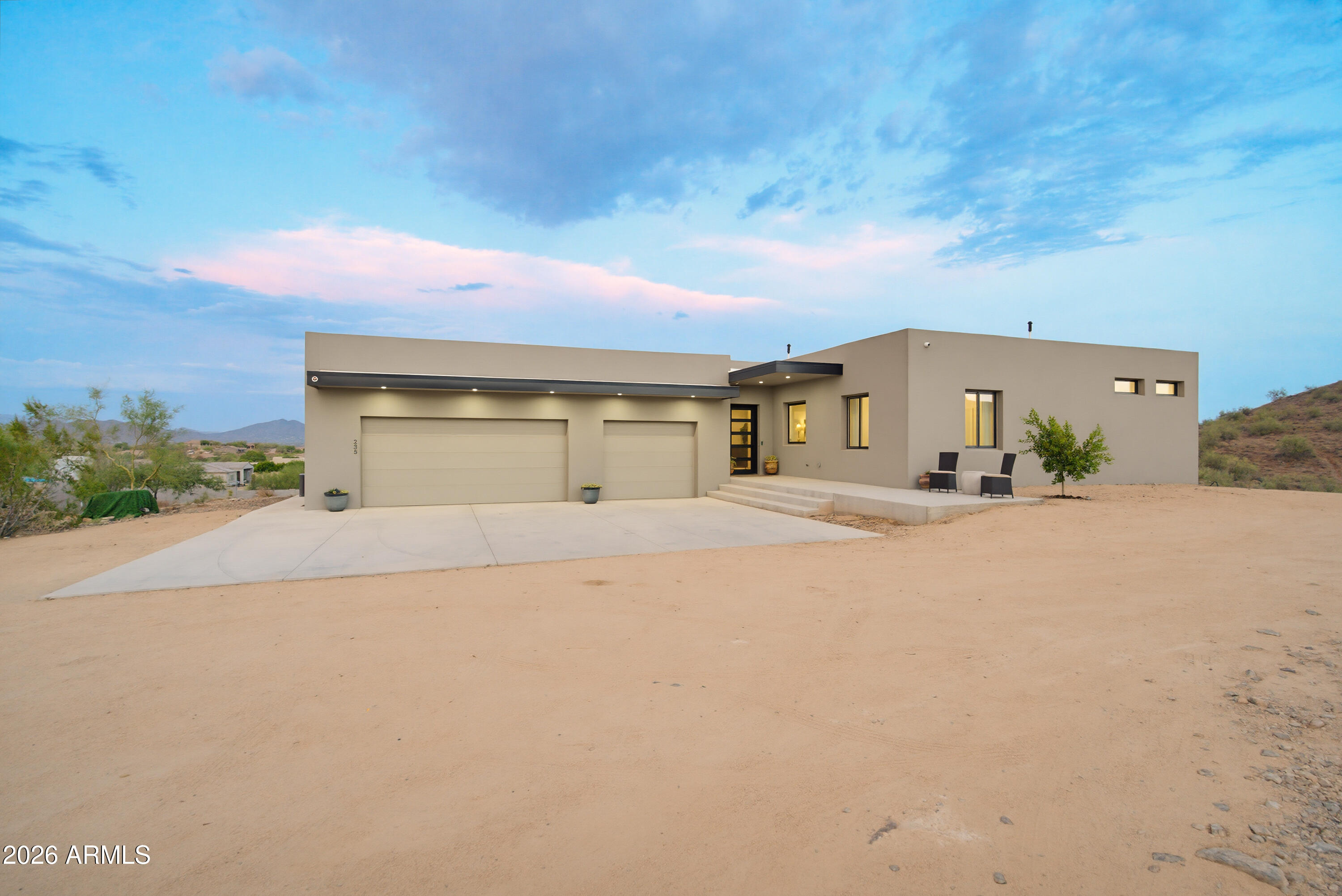 235 W ROCK VIEW Road