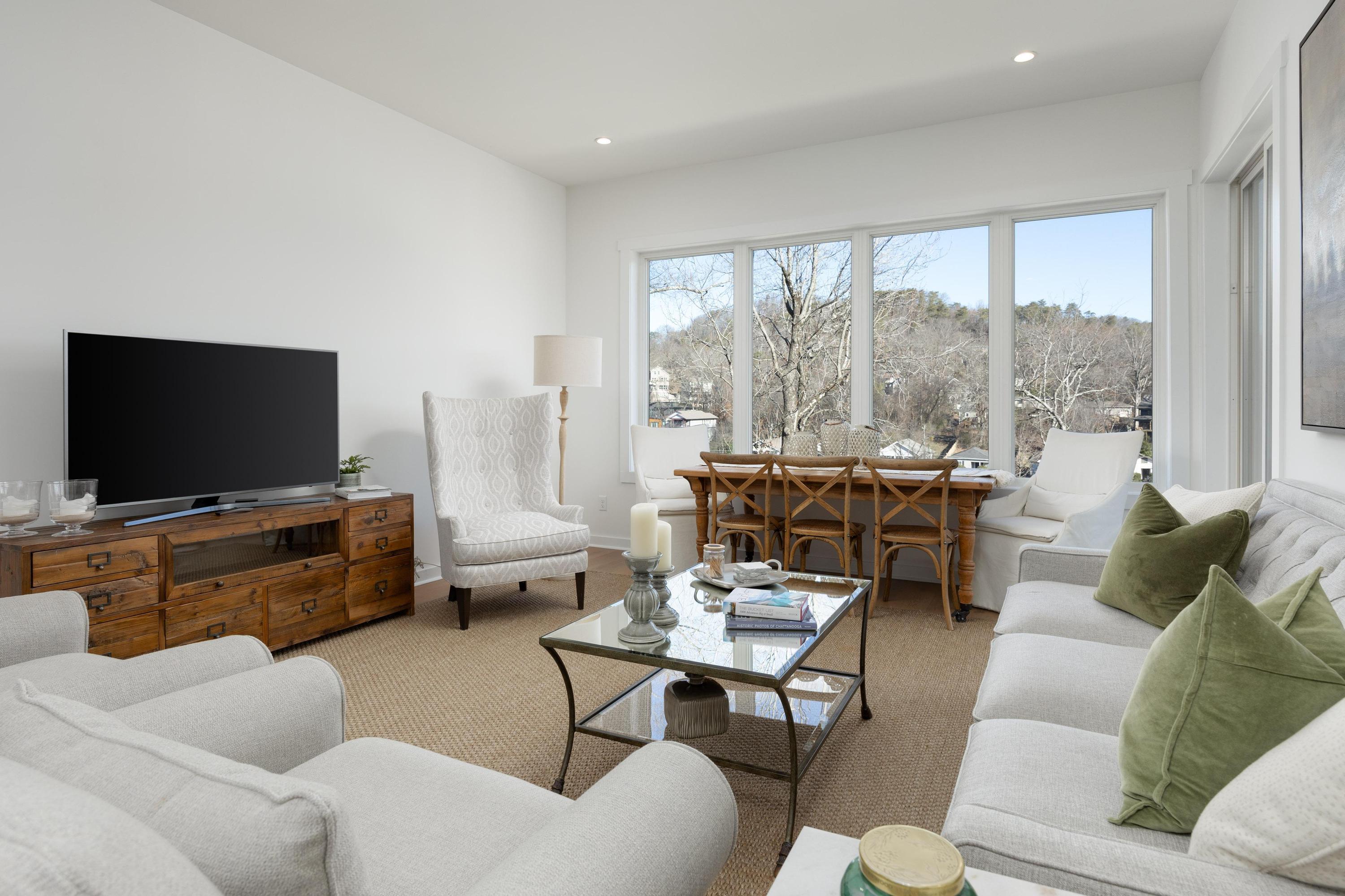 411 Fairpoint Street, 208