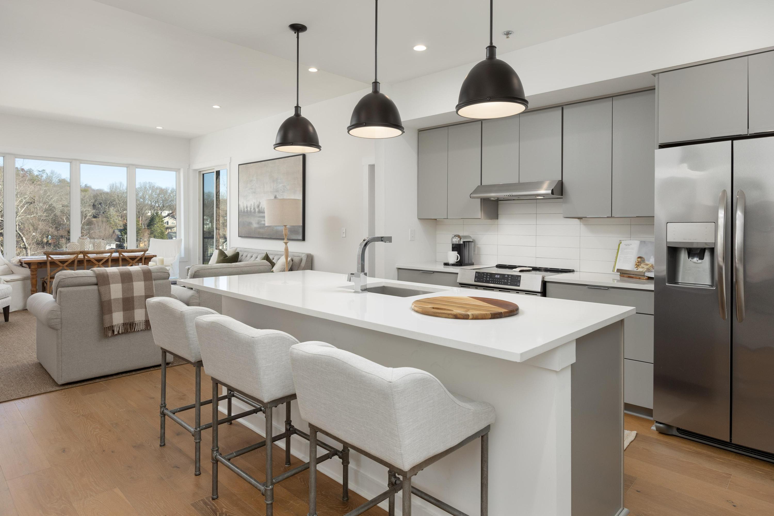 411 Fairpoint Street, 208