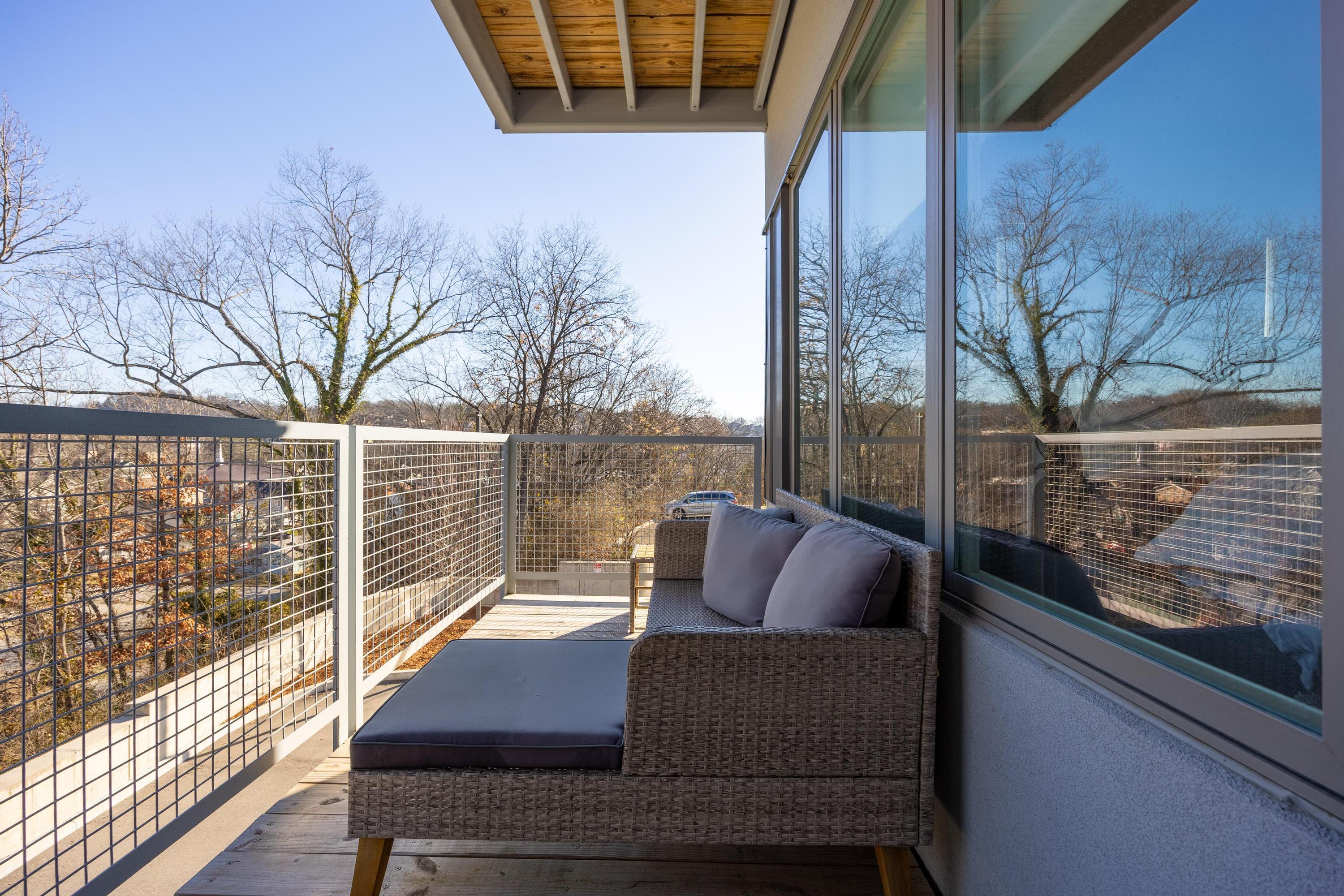 411 Fairpoint Street, 208