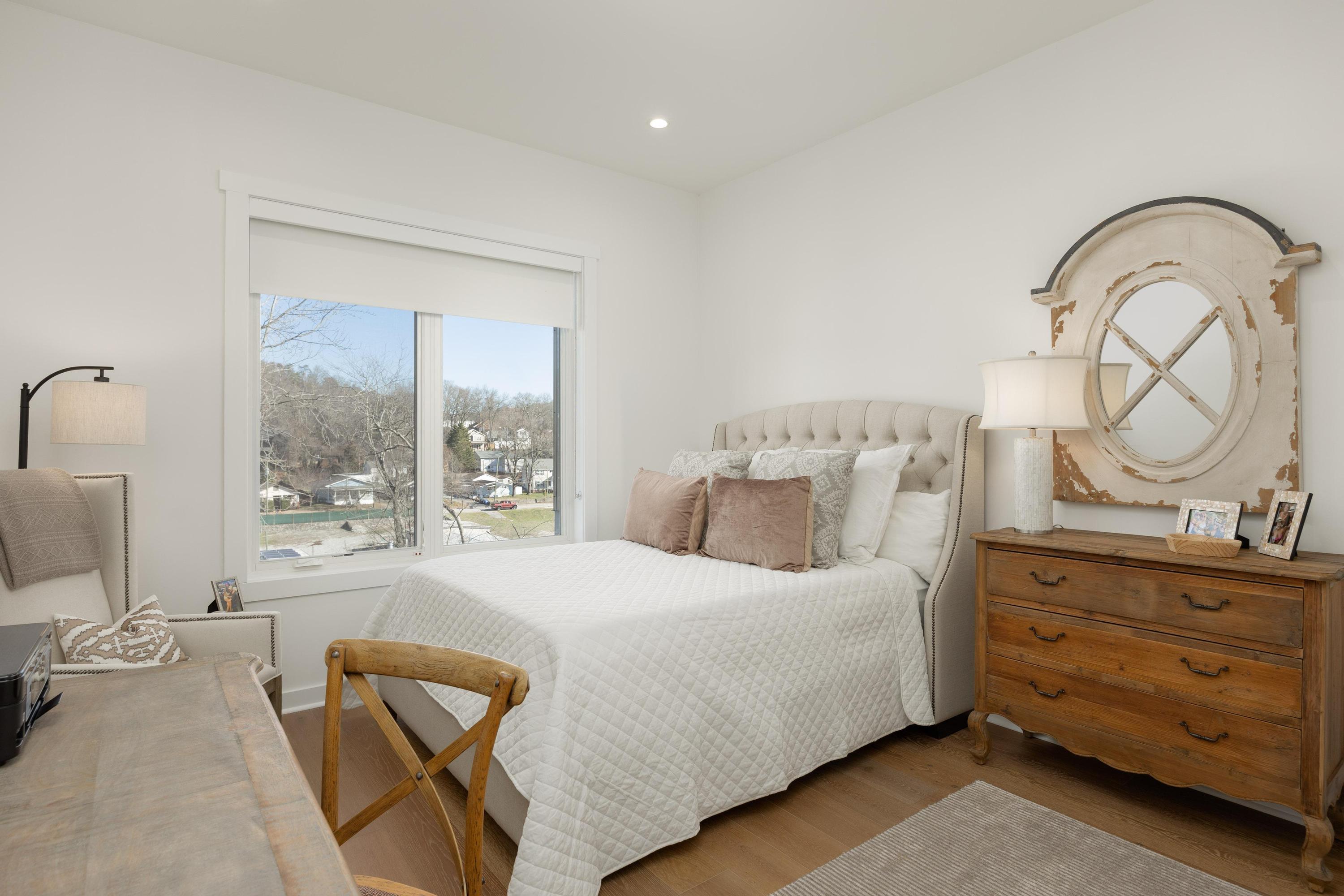 411 Fairpoint Street, 208