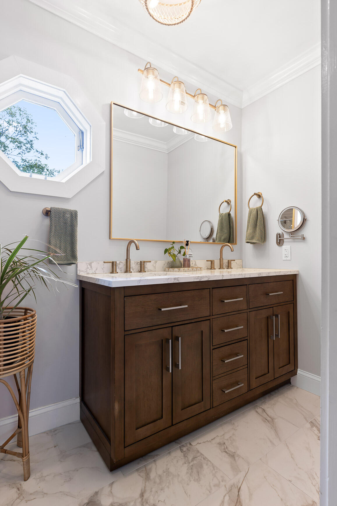 1707 Auburndale Avenue